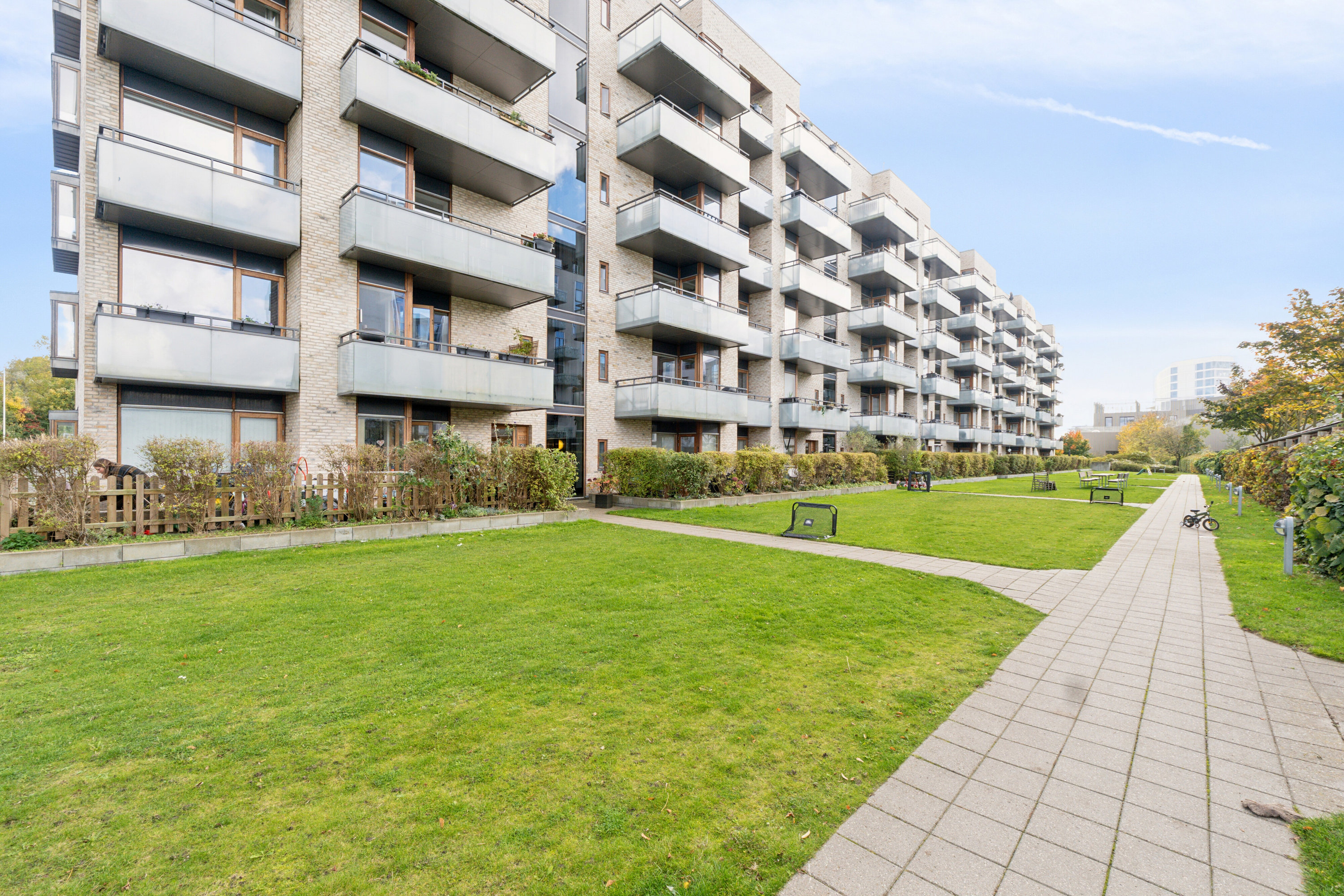 Fremhævet facade billede i fuldskærmstilstand. Billede af Artillerivej 112, 1. th., 2300 København S