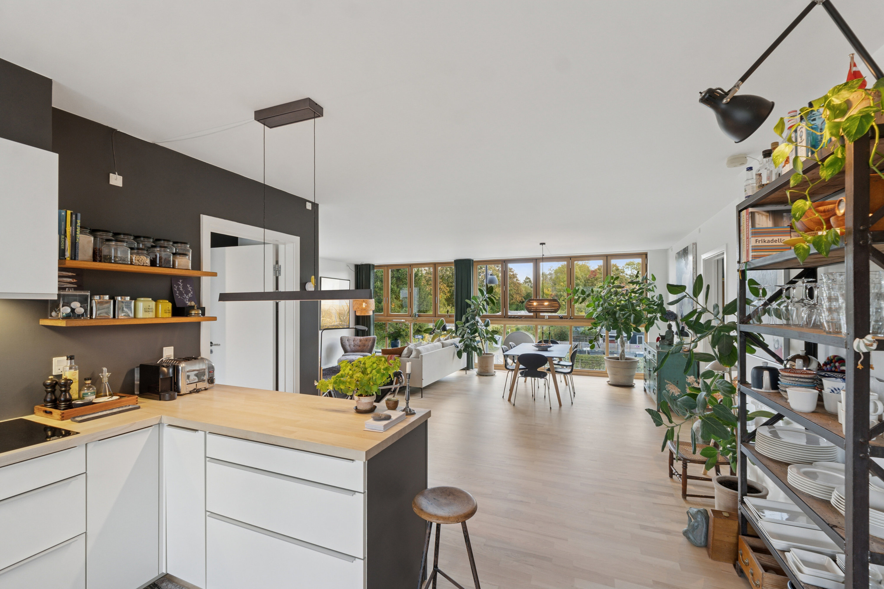 Fremhævet køkken billede i fuldskærmstilstand. Billede af Artillerivej 112, 1. th., 2300 København S