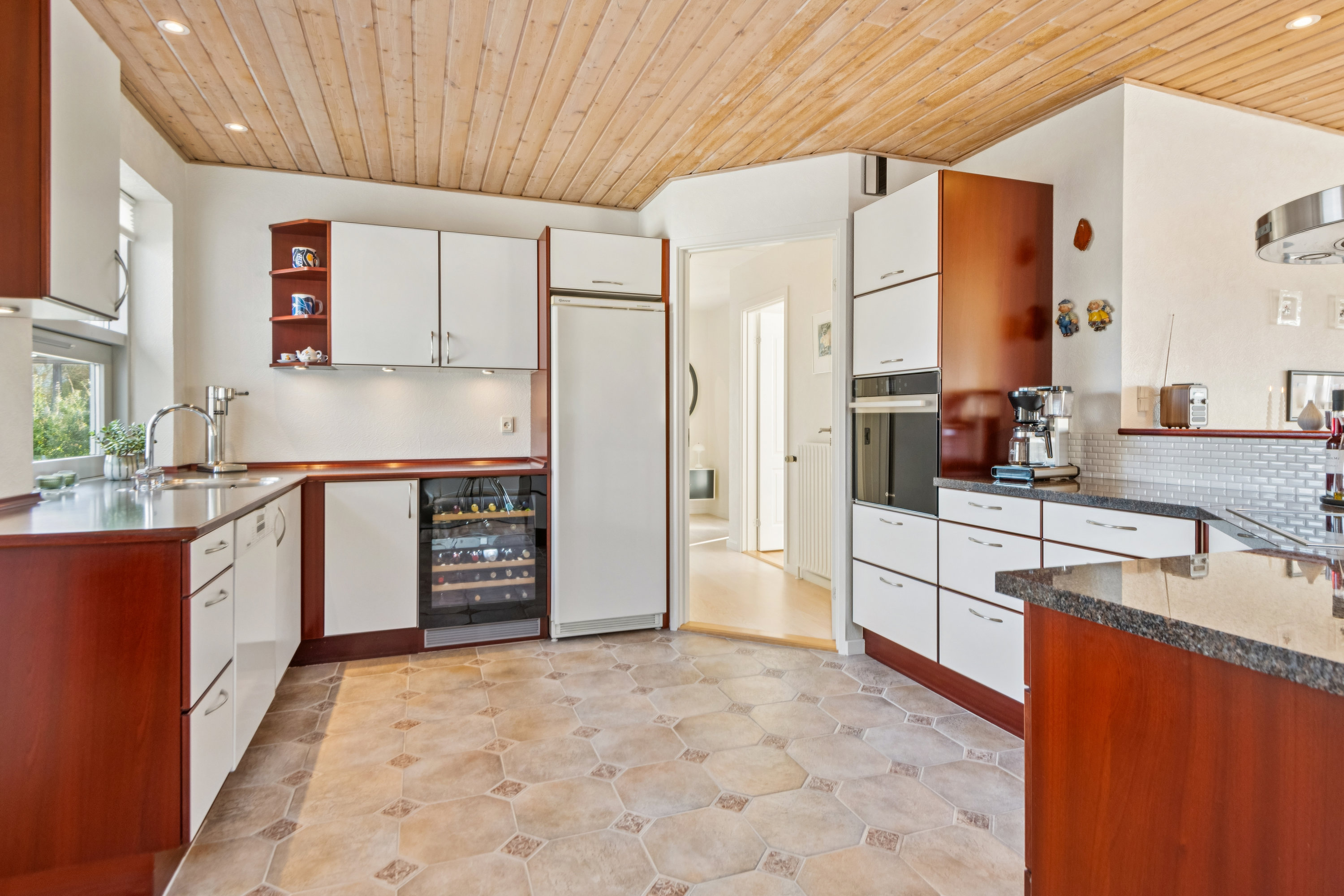 Fremhævet køkken billede i fuldskærmstilstand. Billede af Degnevang 11, Øster Hornum, 9530 Støvring