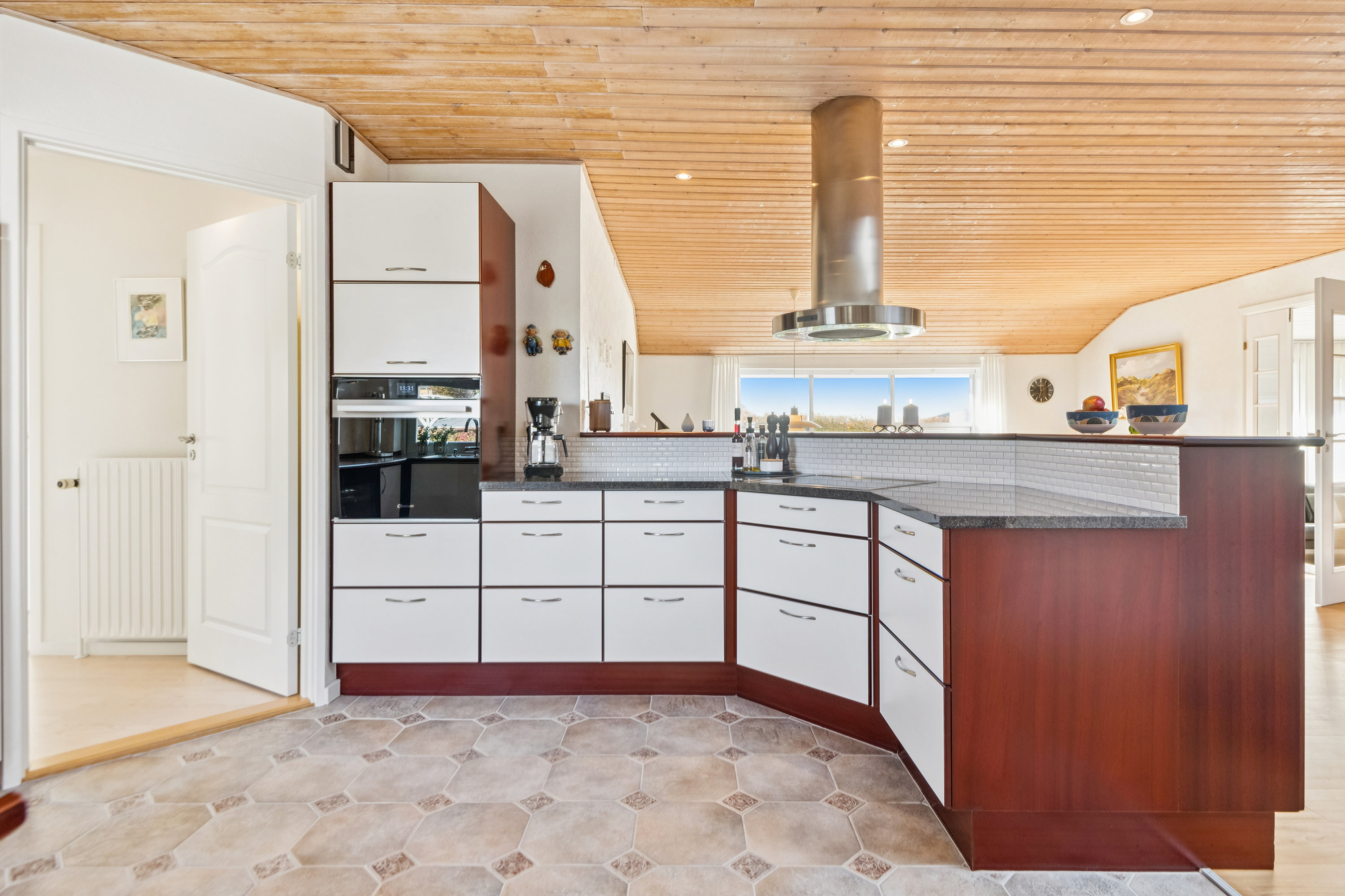 Fremhævet køkken-alrum billede i fuldskærmstilstand. Billede af Degnevang 11, Øster Hornum, 9530 Støvring