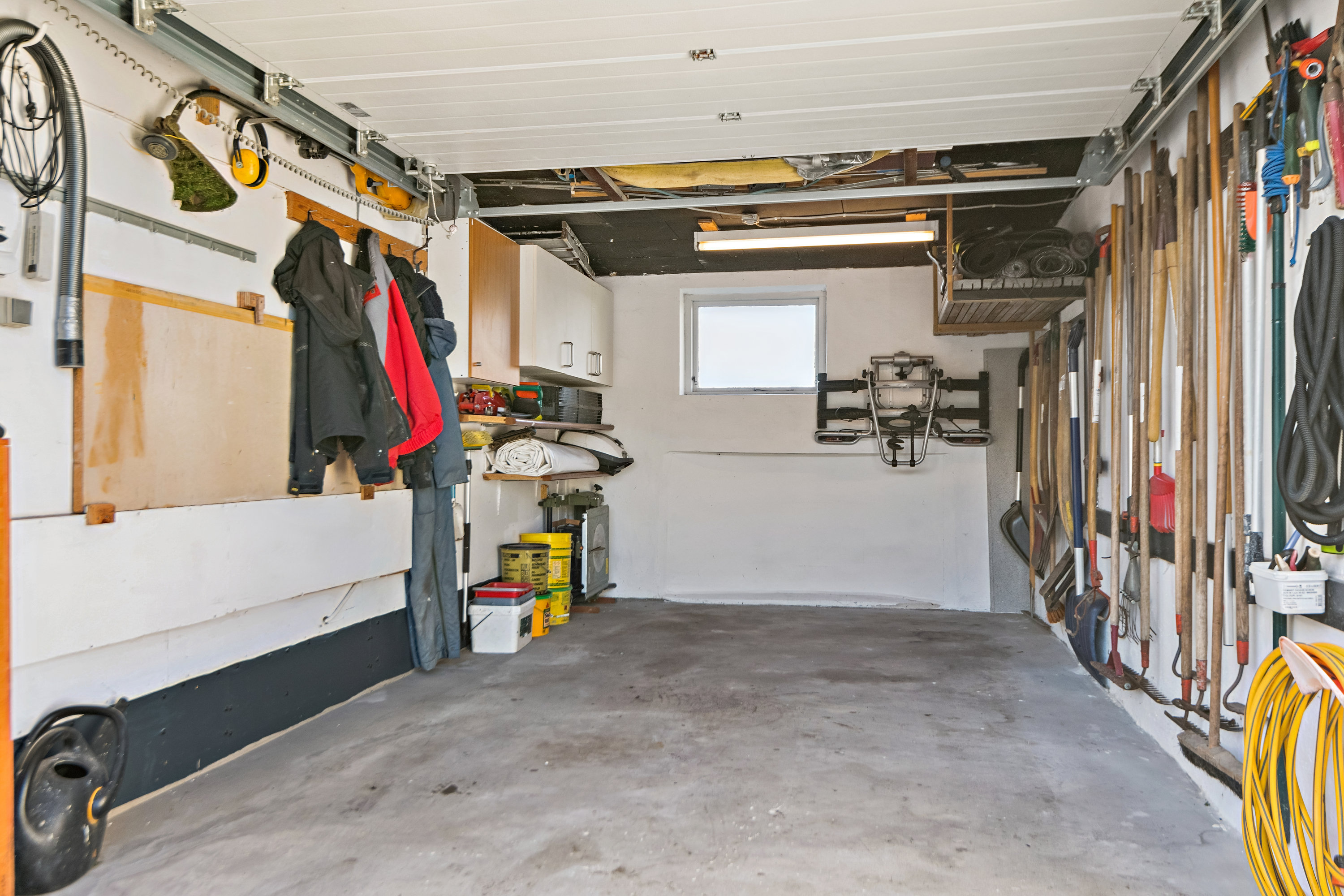 Fremhævet garage billede i fuldskærmstilstand. Billede af Degnevang 11, Øster Hornum, 9530 Støvring