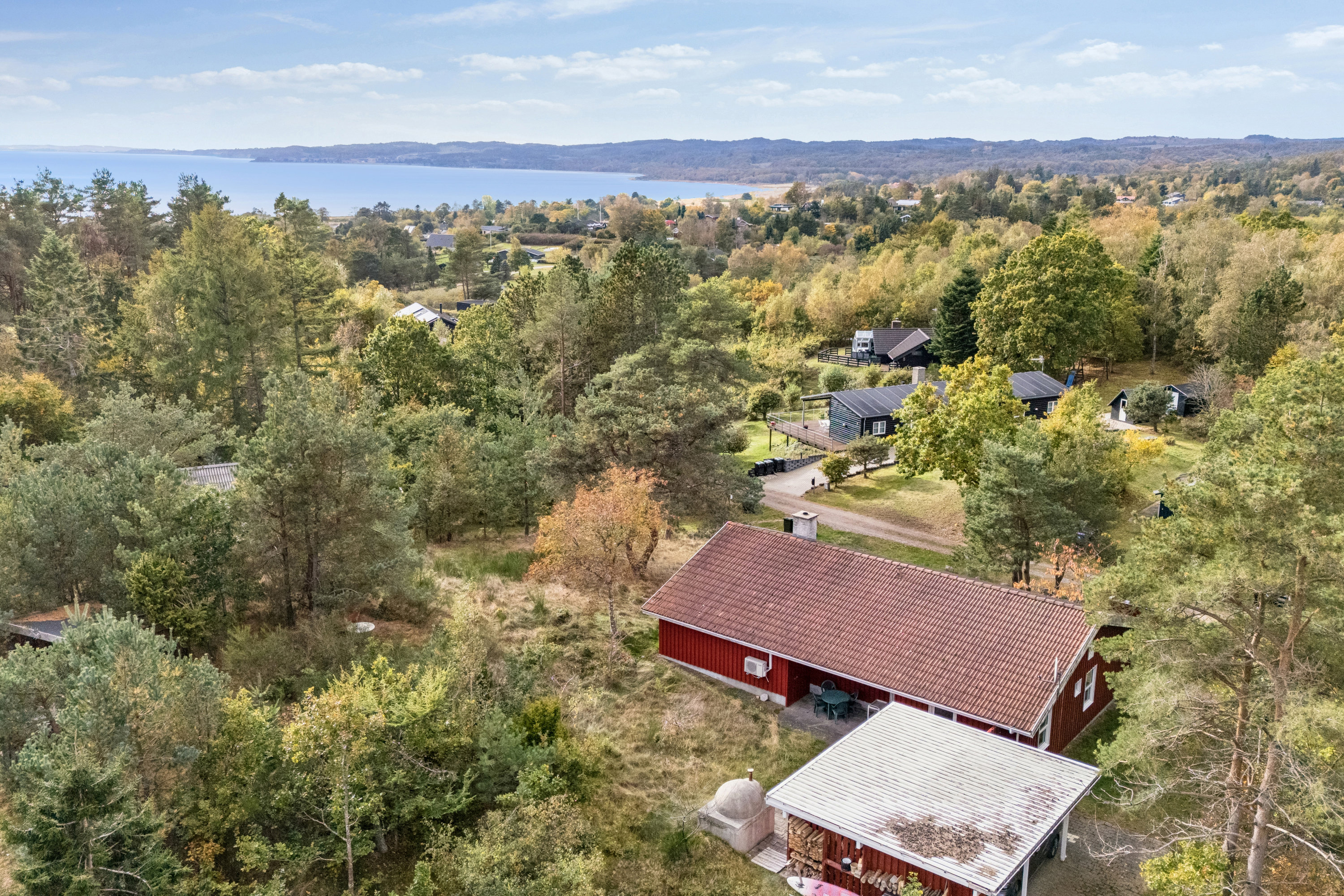 Fremhævet luftfoto billede i fuldskærmstilstand. Billede af Klirevej 12, Handrup Strand, 8400 Ebeltoft
