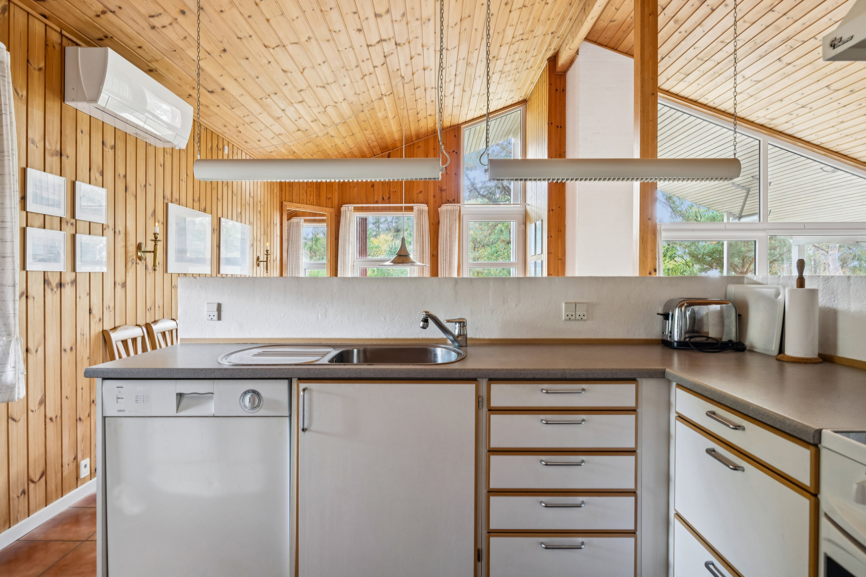 Fremhævet køkken billede i fuldskærmstilstand. Billede af Klirevej 12, Handrup Strand, 8400 Ebeltoft