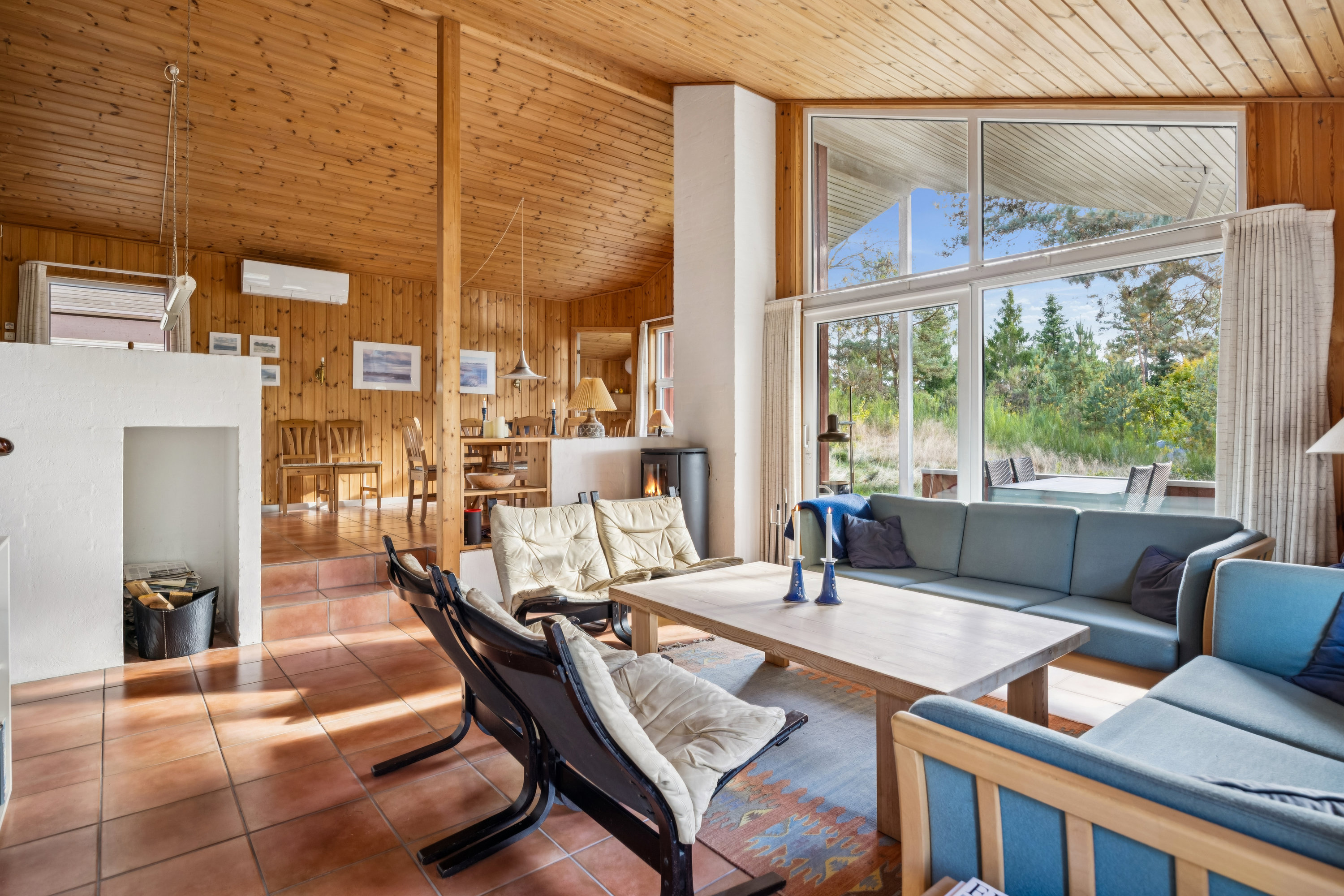 Fremhævet stue billede i fuldskærmstilstand. Billede af Klirevej 12, Handrup Strand, 8400 Ebeltoft