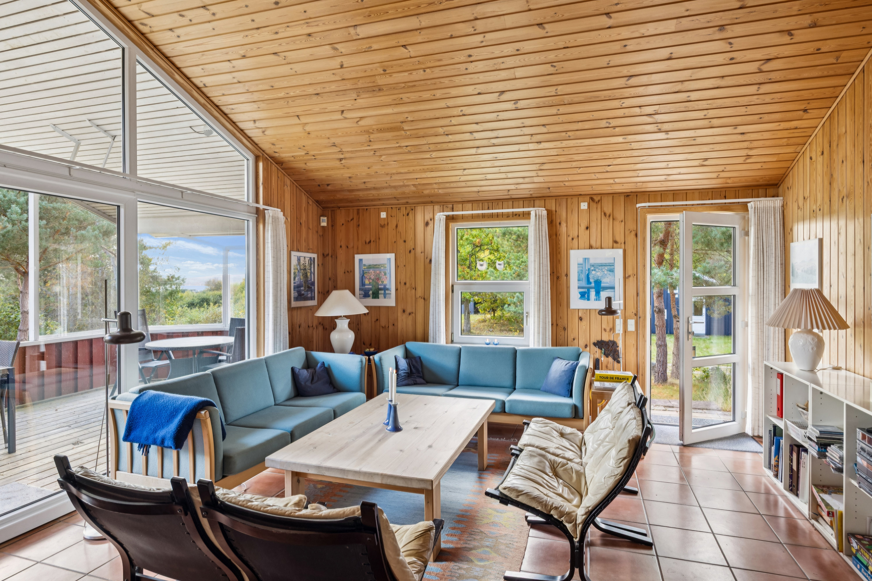 Fremhævet stue billede i fuldskærmstilstand. Billede af Klirevej 12, Handrup Strand, 8400 Ebeltoft