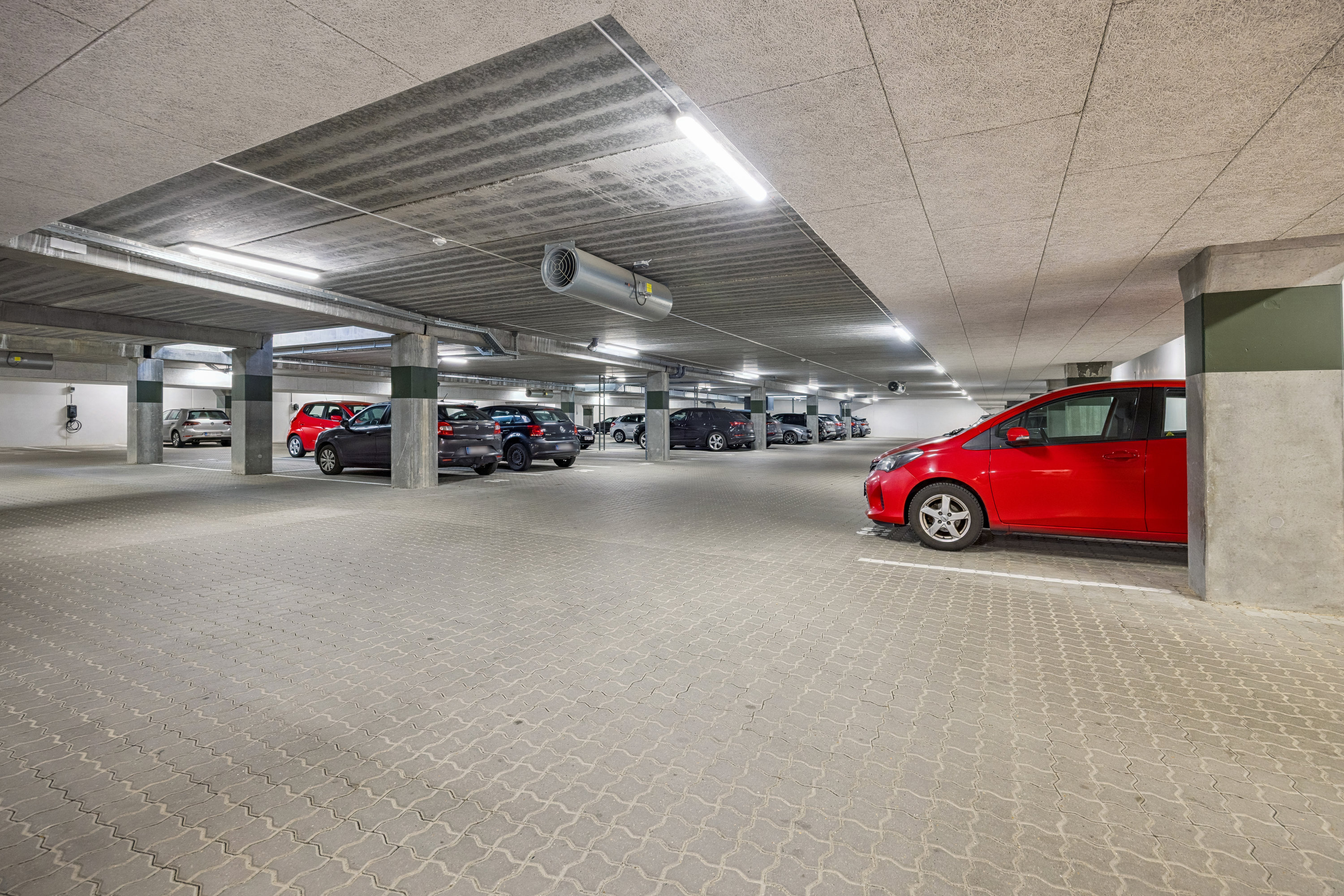 Fremhævet parkeringsplads billede i fuldskærmstilstand. Billede af Stigsborg Brygge 143, st.. th., 9400 Nørresundby