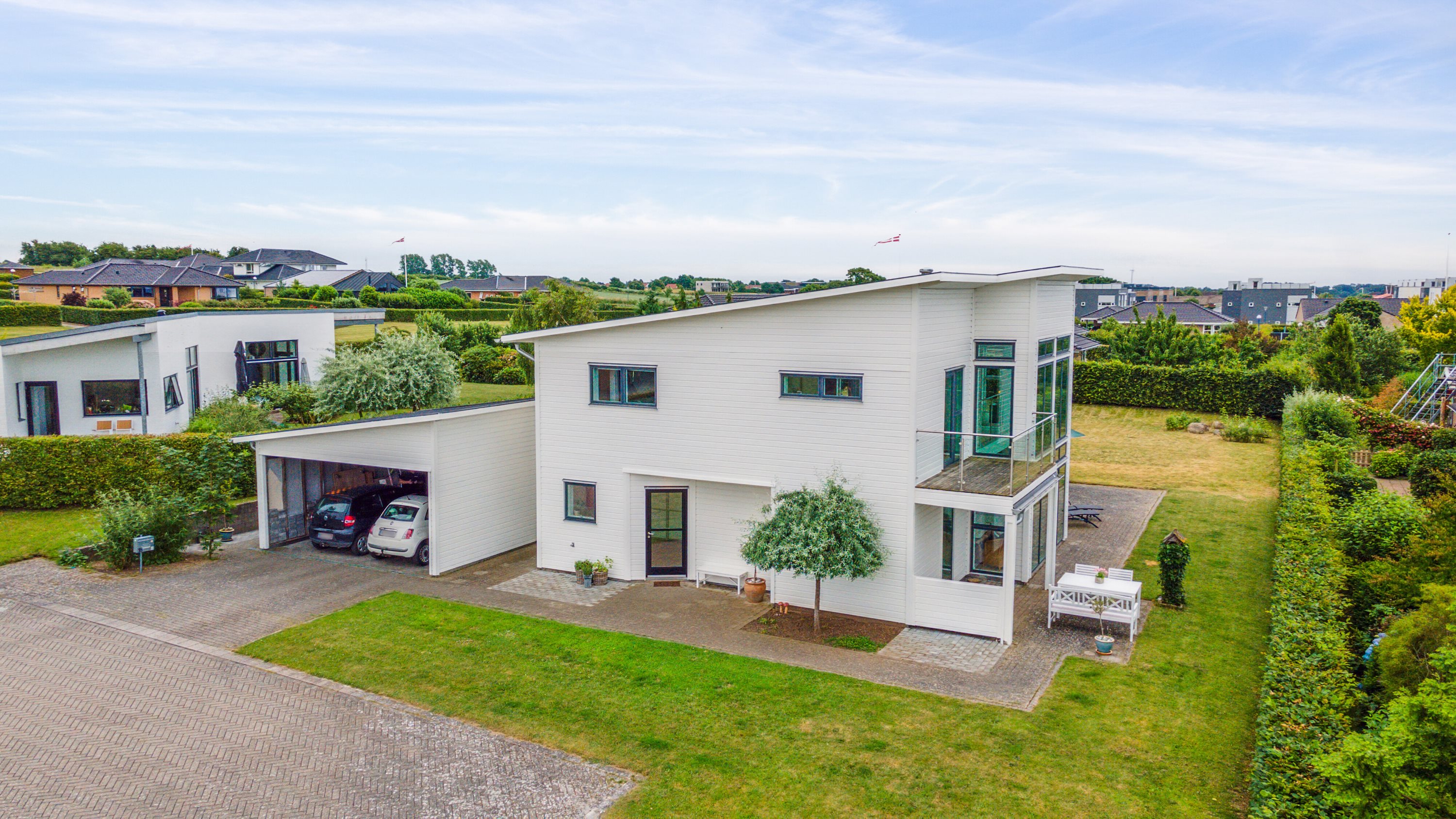 Miniaturebillede 1: set fra vejen. Billede af Årøvænget 18, 5610 Assens