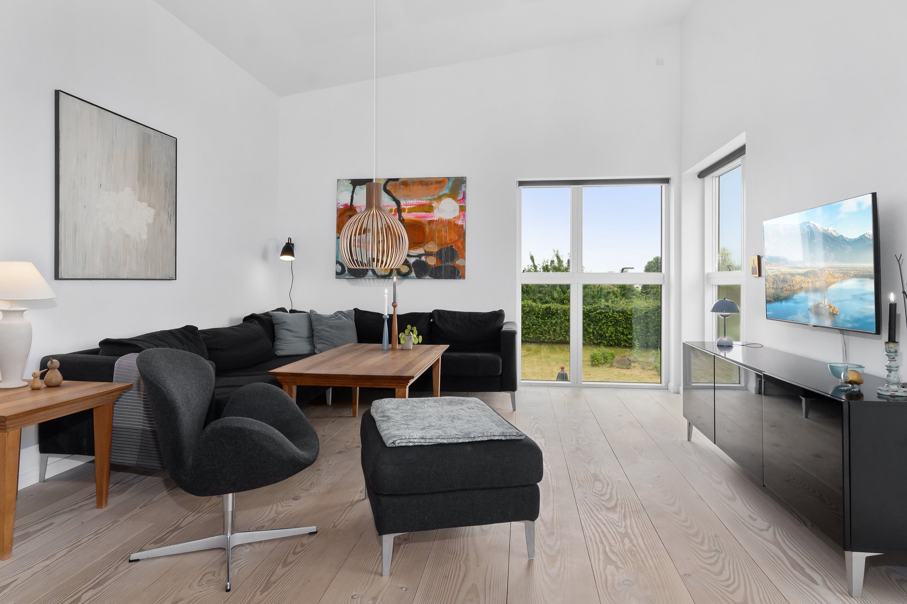 Fremhævet stue billede i fuldskærmstilstand. Billede af Årøvænget 18, 5610 Assens