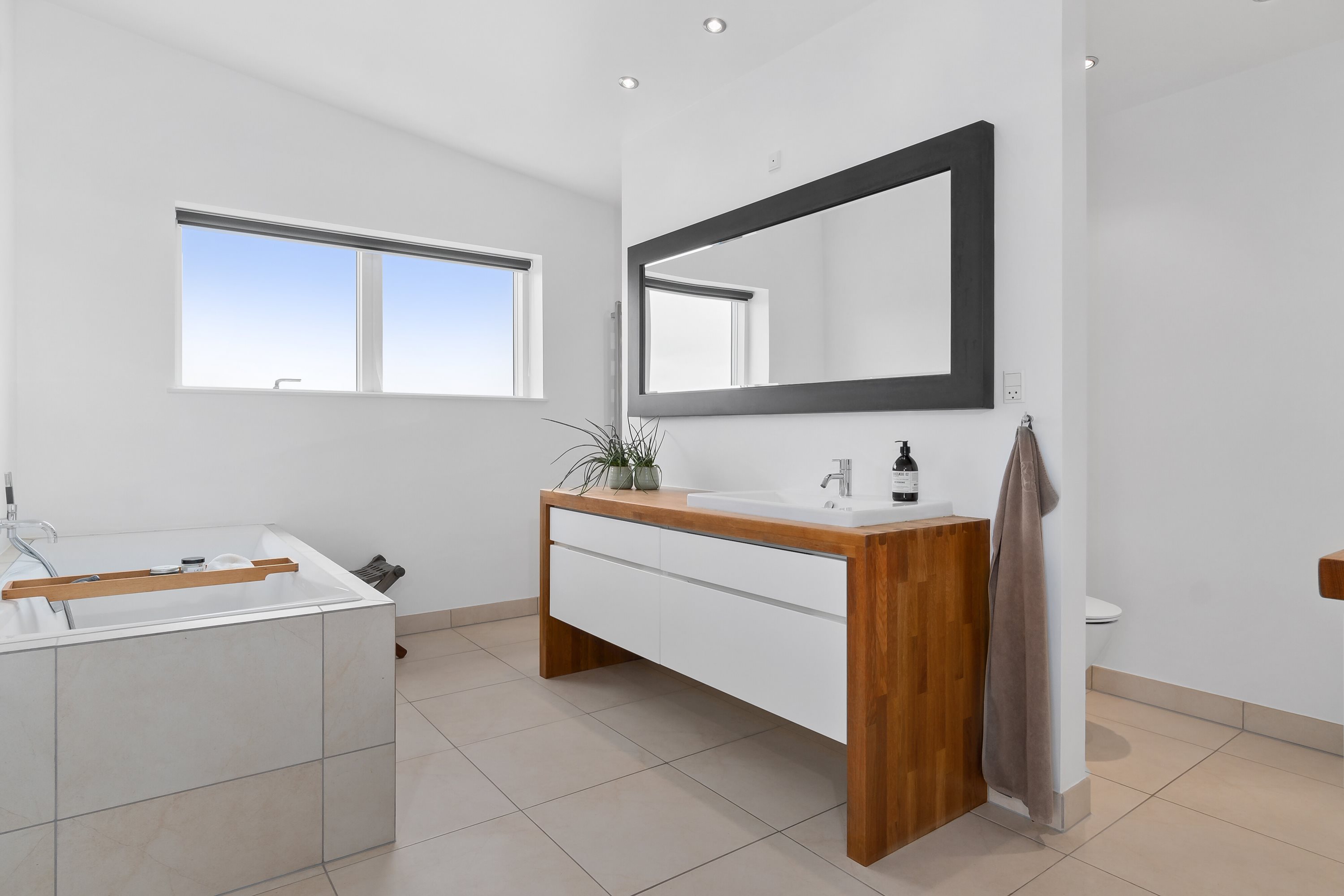 Fremhævet badeværelse billede i fuldskærmstilstand. Billede af Årøvænget 18, 5610 Assens