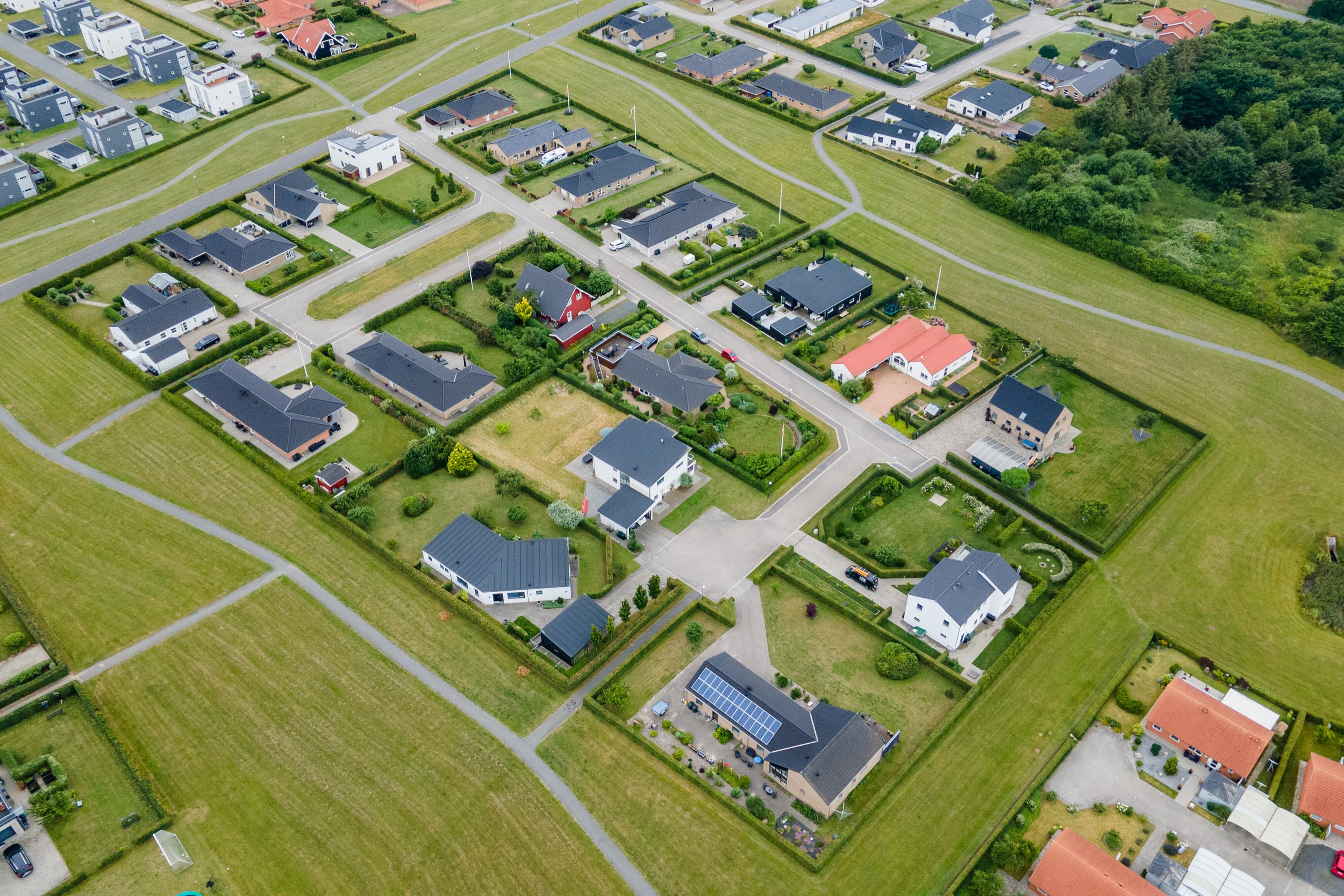 Fremhævet luftfoto billede i fuldskærmstilstand. Billede af Årøvænget 18, 5610 Assens