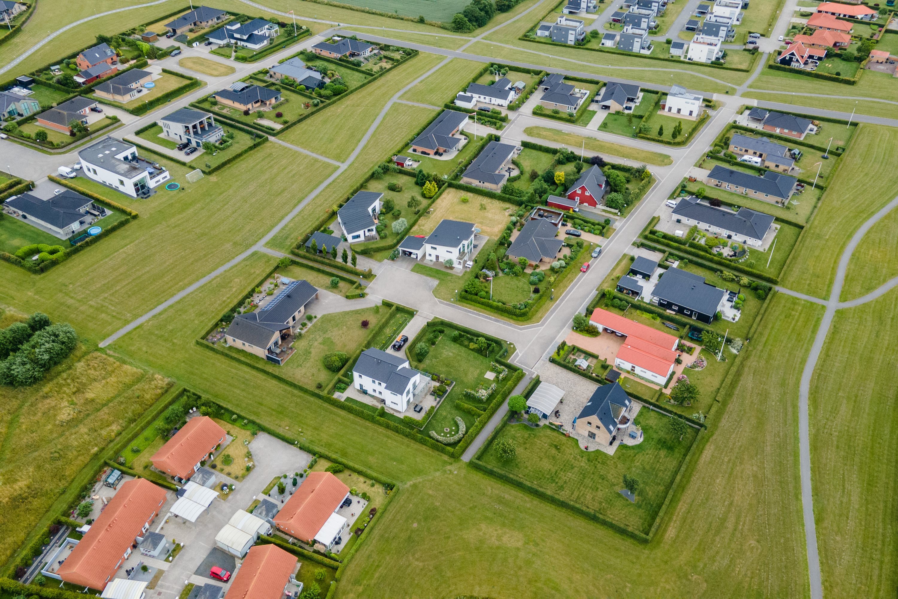 Fremhævet luftfoto billede i fuldskærmstilstand. Billede af Årøvænget 18, 5610 Assens