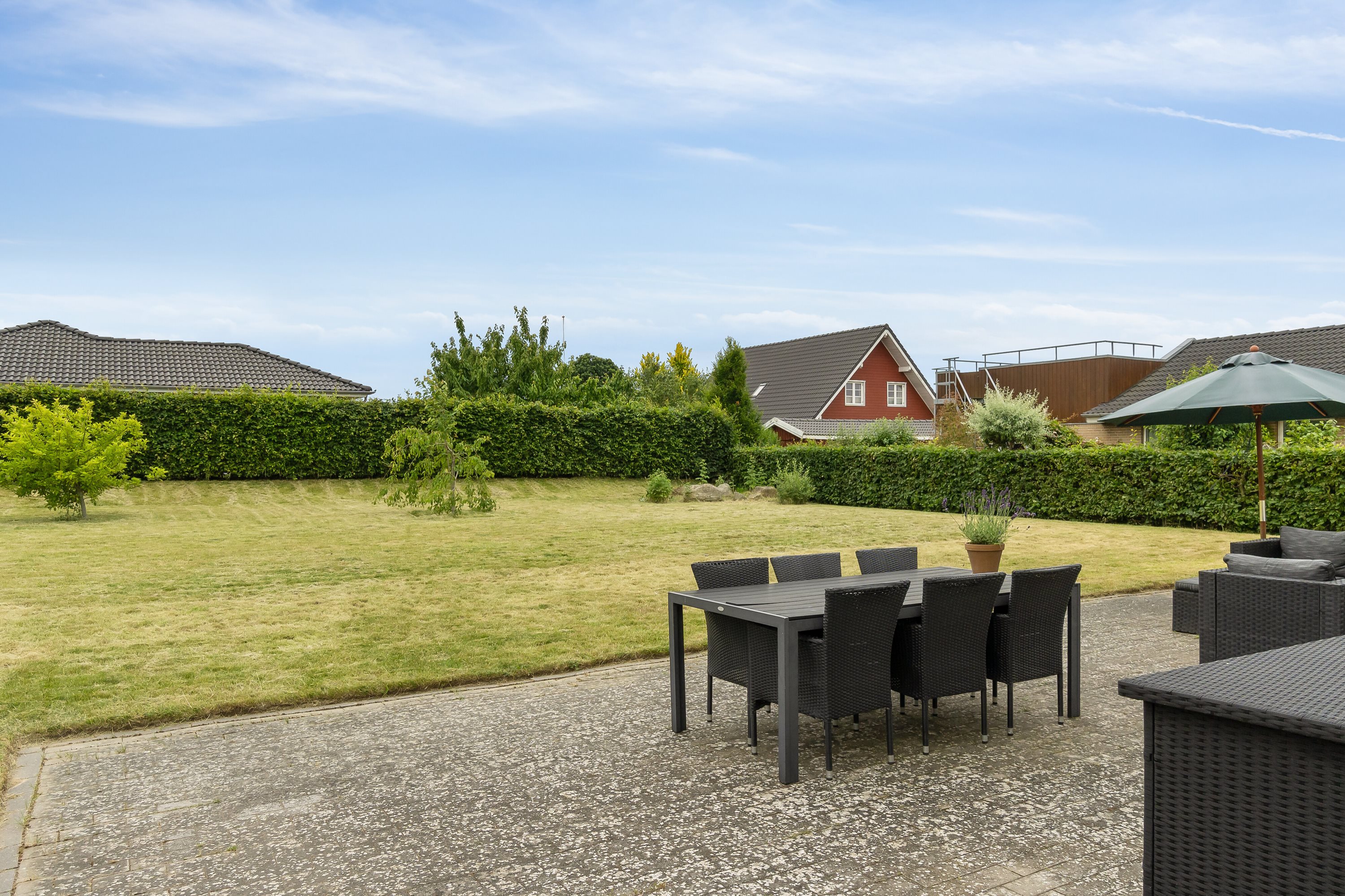 Fremhævet terrasse billede i fuldskærmstilstand. Billede af Årøvænget 18, 5610 Assens