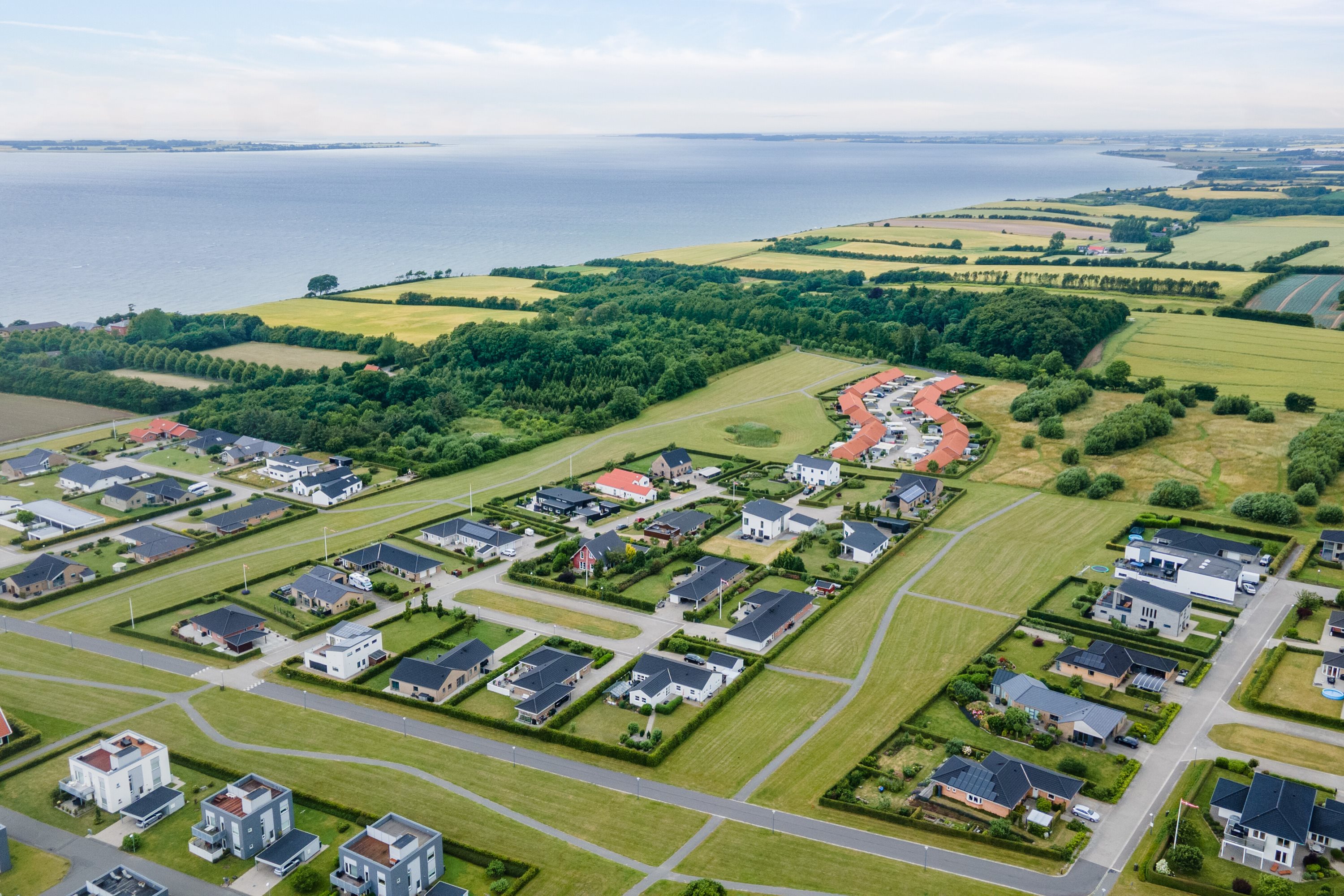 Fremhævet luftfoto billede i fuldskærmstilstand. Billede af Årøvænget 18, 5610 Assens