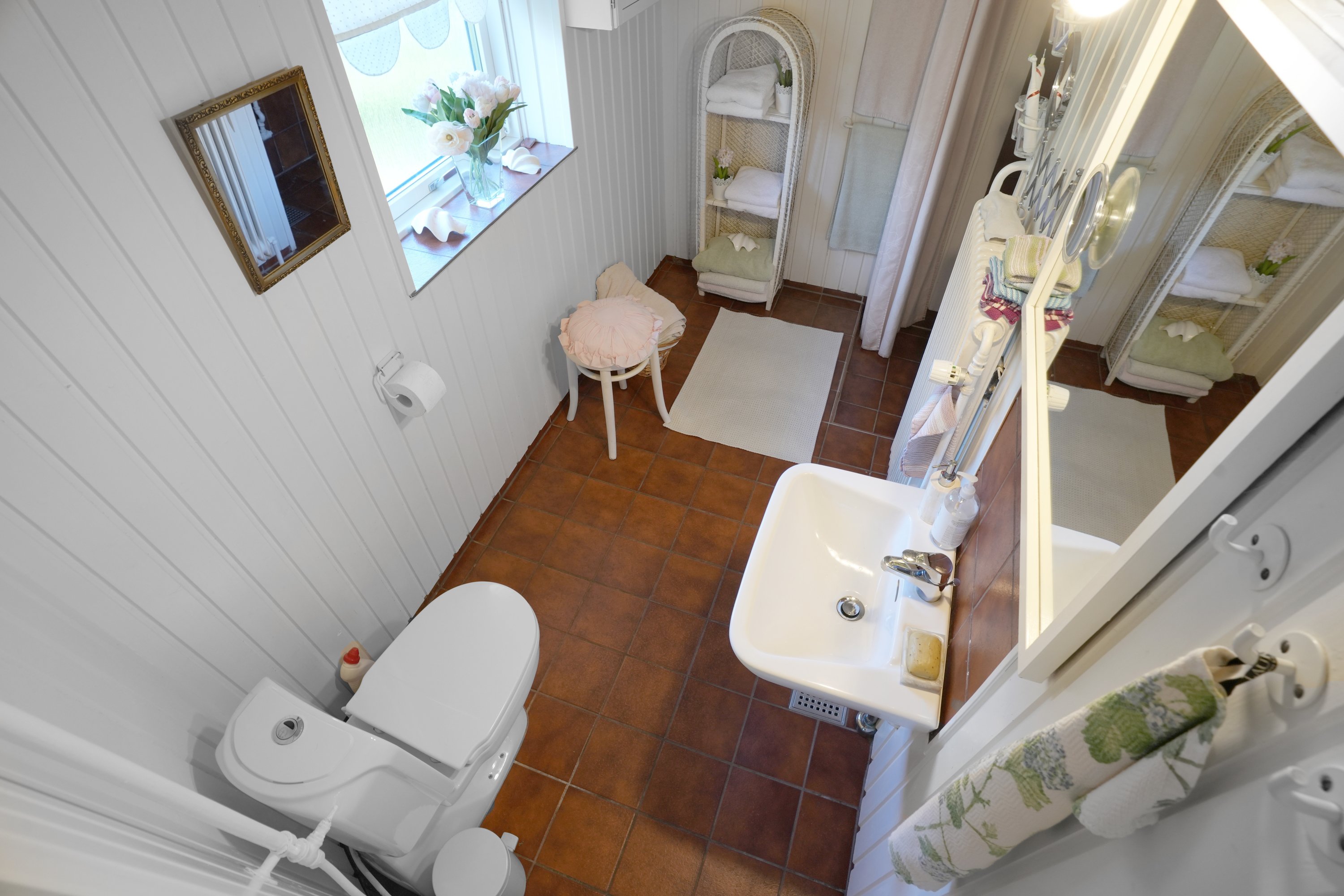 Fremhævet badeværelse billede i fuldskærmstilstand. Billede af Runebergs Alle 32, 2860 Søborg