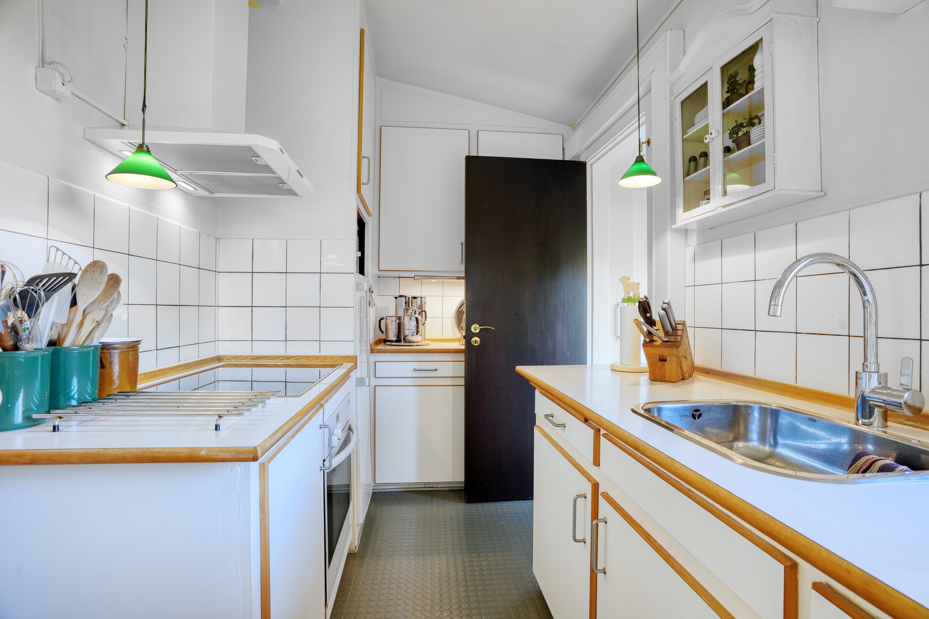 Fremhævet køkken billede i fuldskærmstilstand. Billede af Runebergs Alle 32, 2860 Søborg