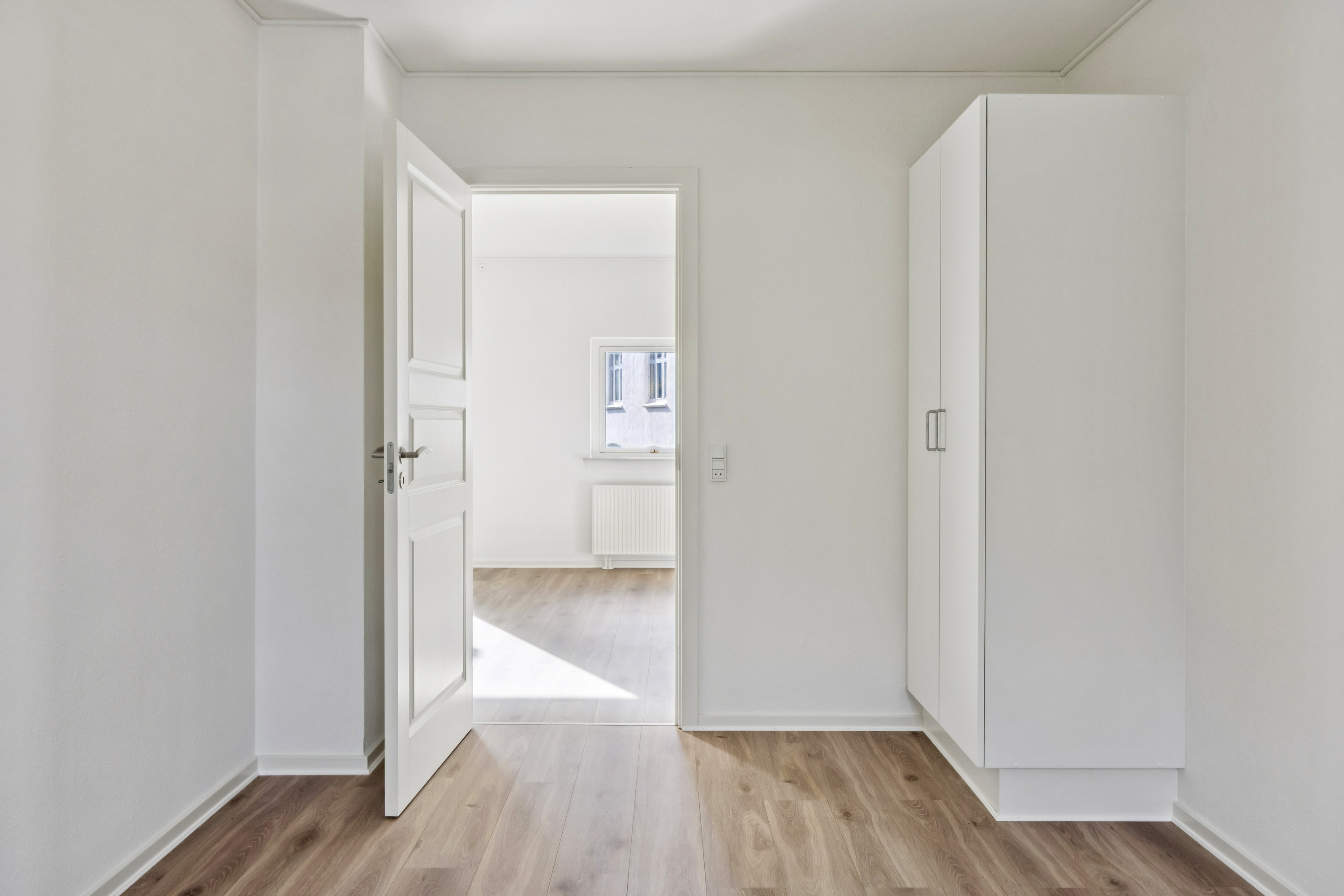 Fremhævet gang billede i fuldskærmstilstand. Billede af Skansen 16, 1. th., 8400 Ebeltoft