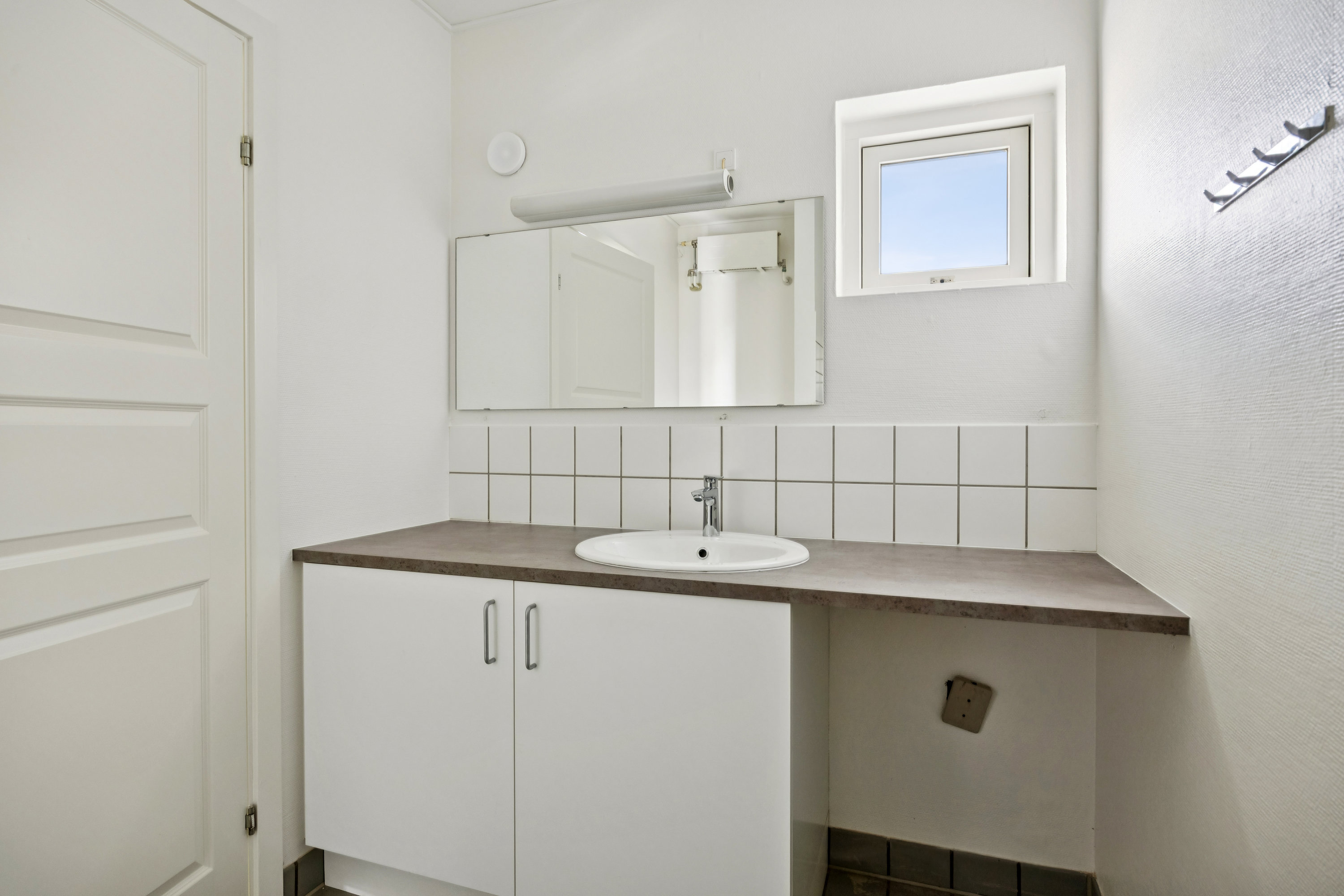 Fremhævet badeværelse billede i fuldskærmstilstand. Billede af Skansen 16, 1. th., 8400 Ebeltoft