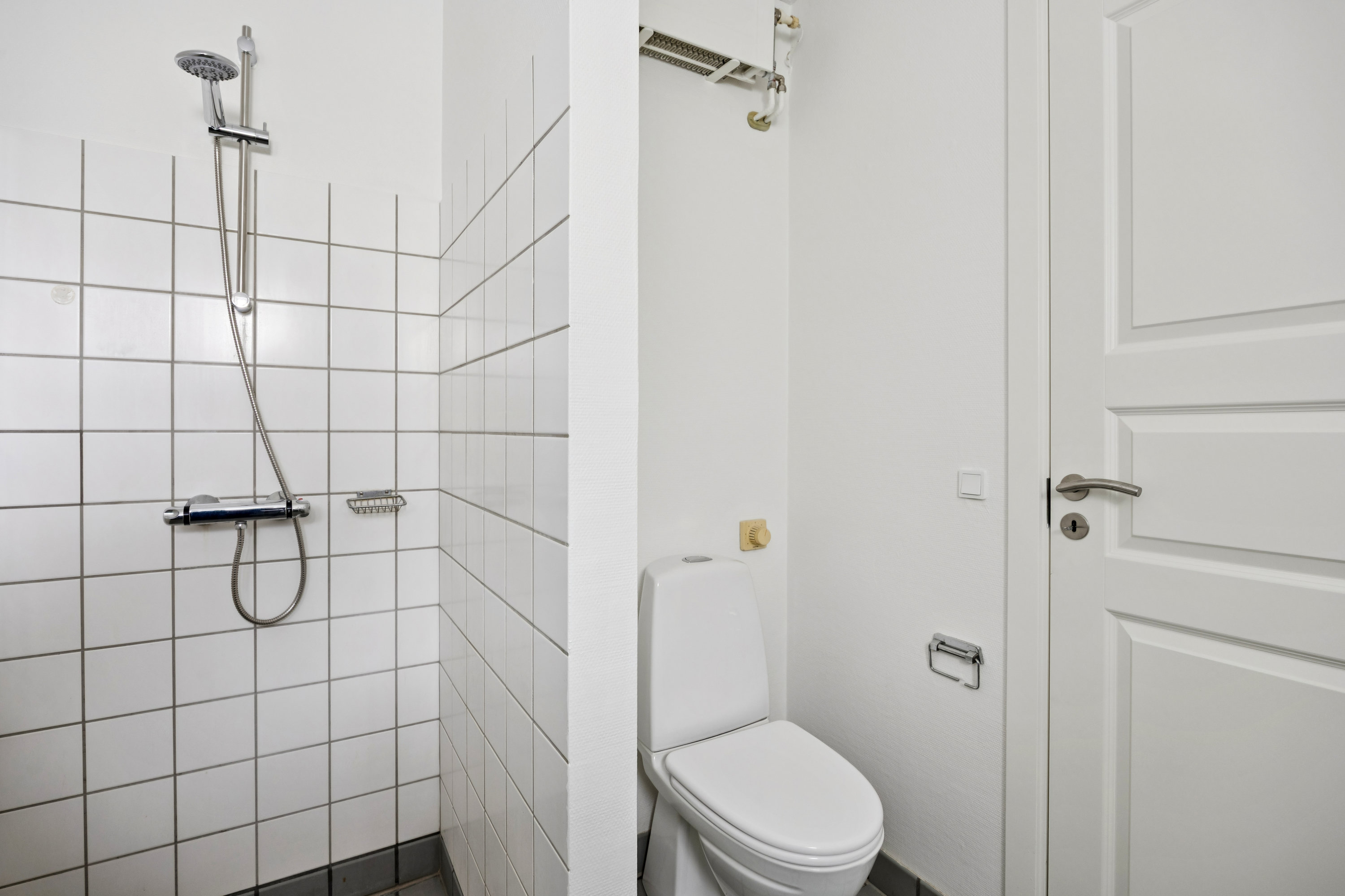 Fremhævet badeværelse billede i fuldskærmstilstand. Billede af Skansen 16, 1. th., 8400 Ebeltoft