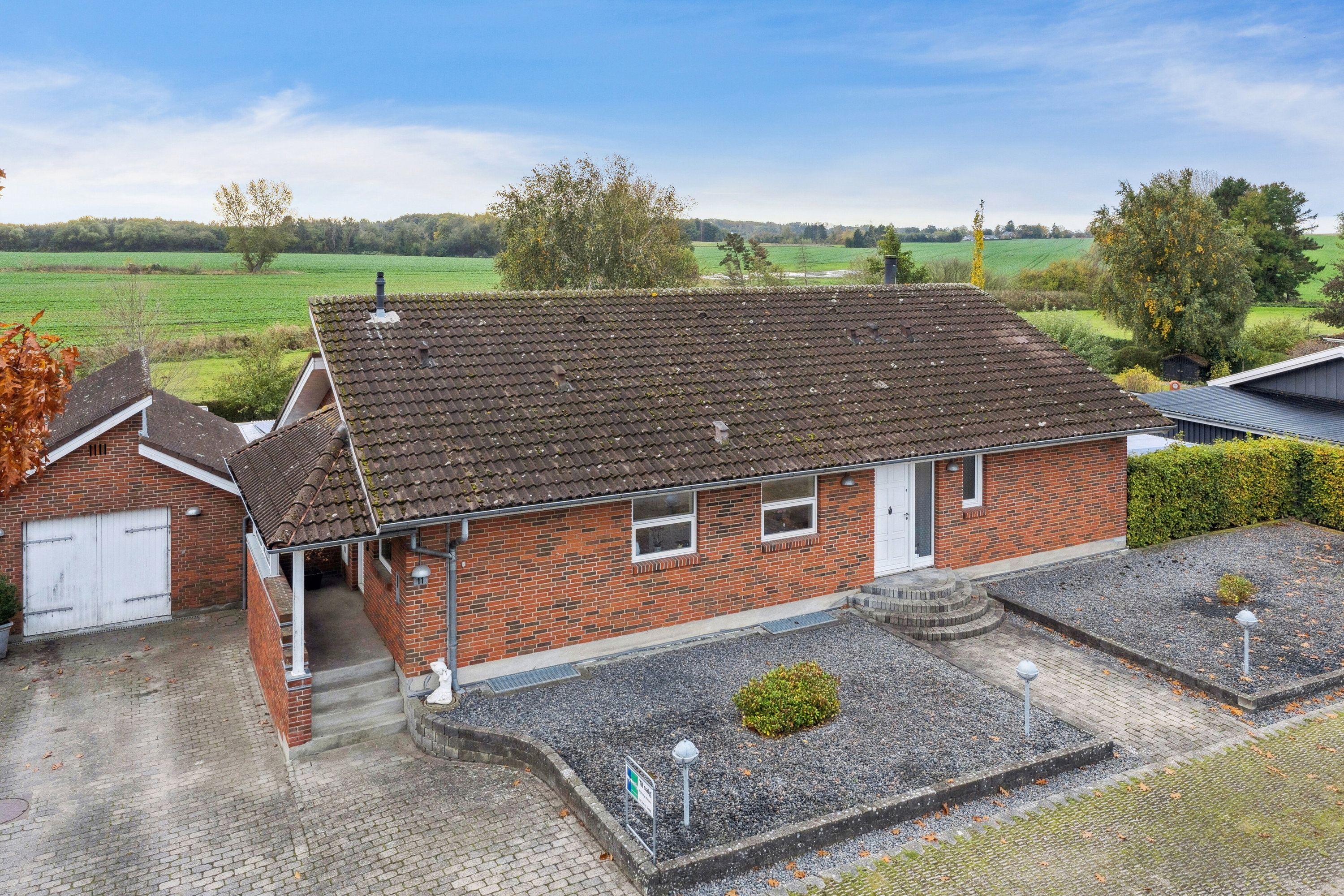 Miniaturebillede 2: set fra vejen. Billede af Dalbovej 11, Dalby, 4690 Haslev