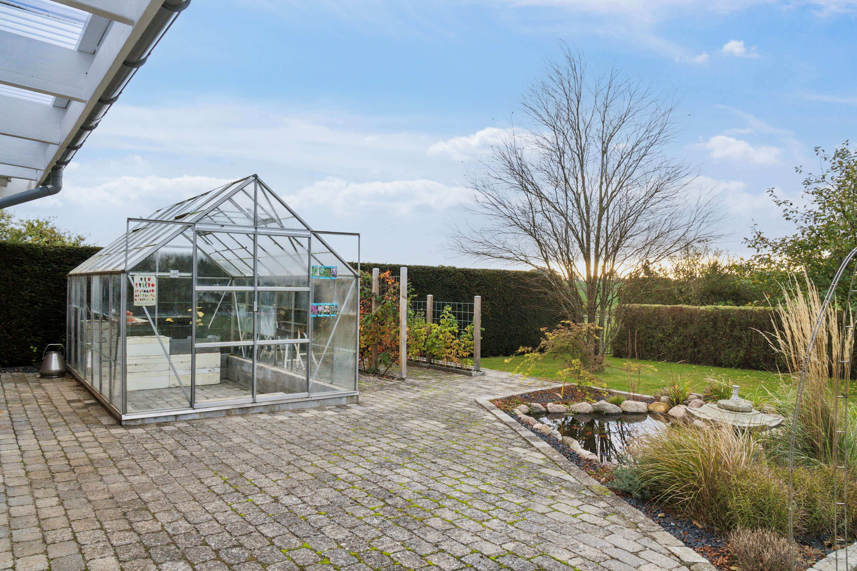 Fremhævet set fra haven billede i fuldskærmstilstand. Billede af Dalbovej 11, Dalby, 4690 Haslev