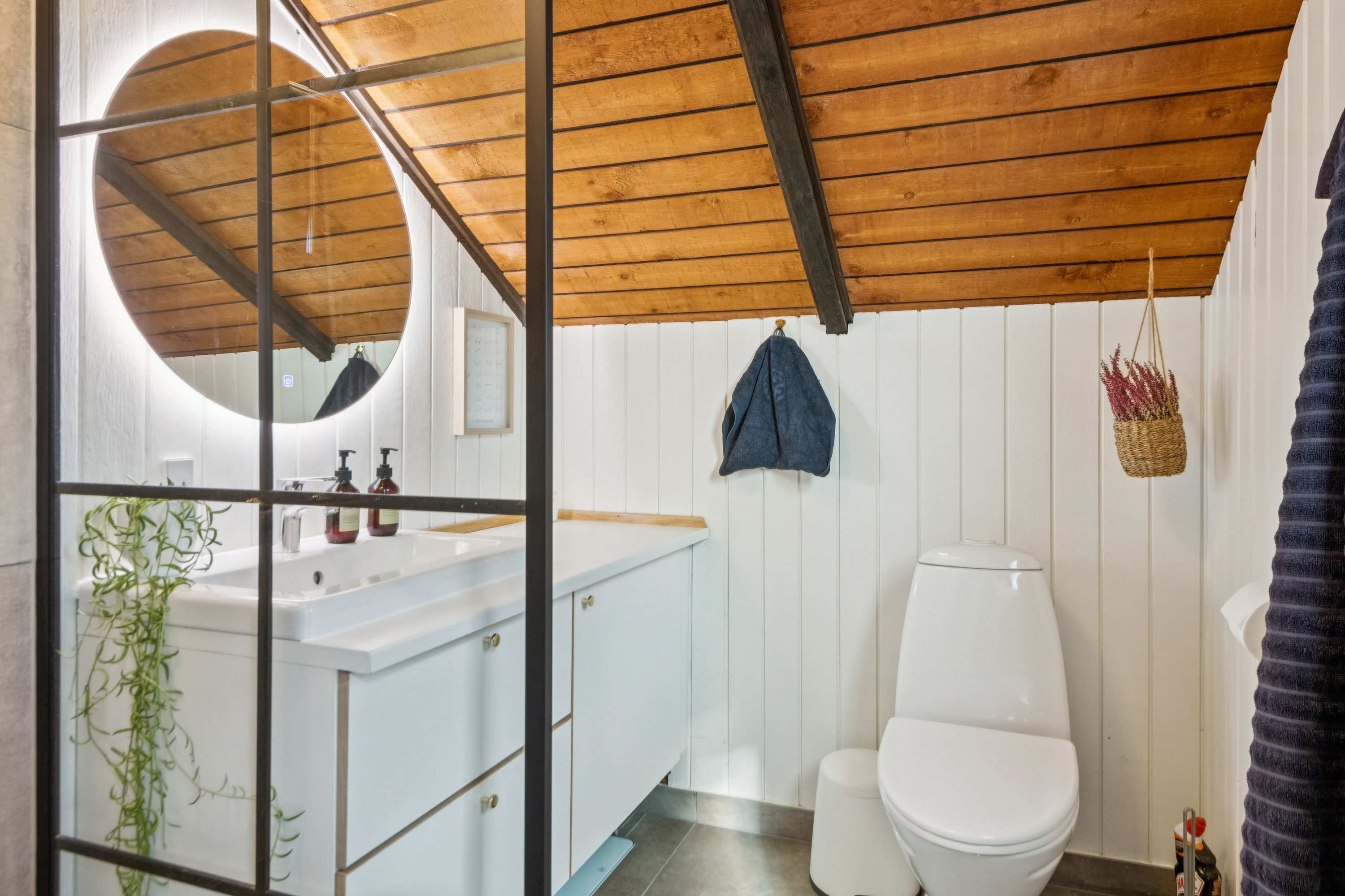 Miniaturebillede 2: badeværelse. Billede af Båken 25, 9240 Nibe