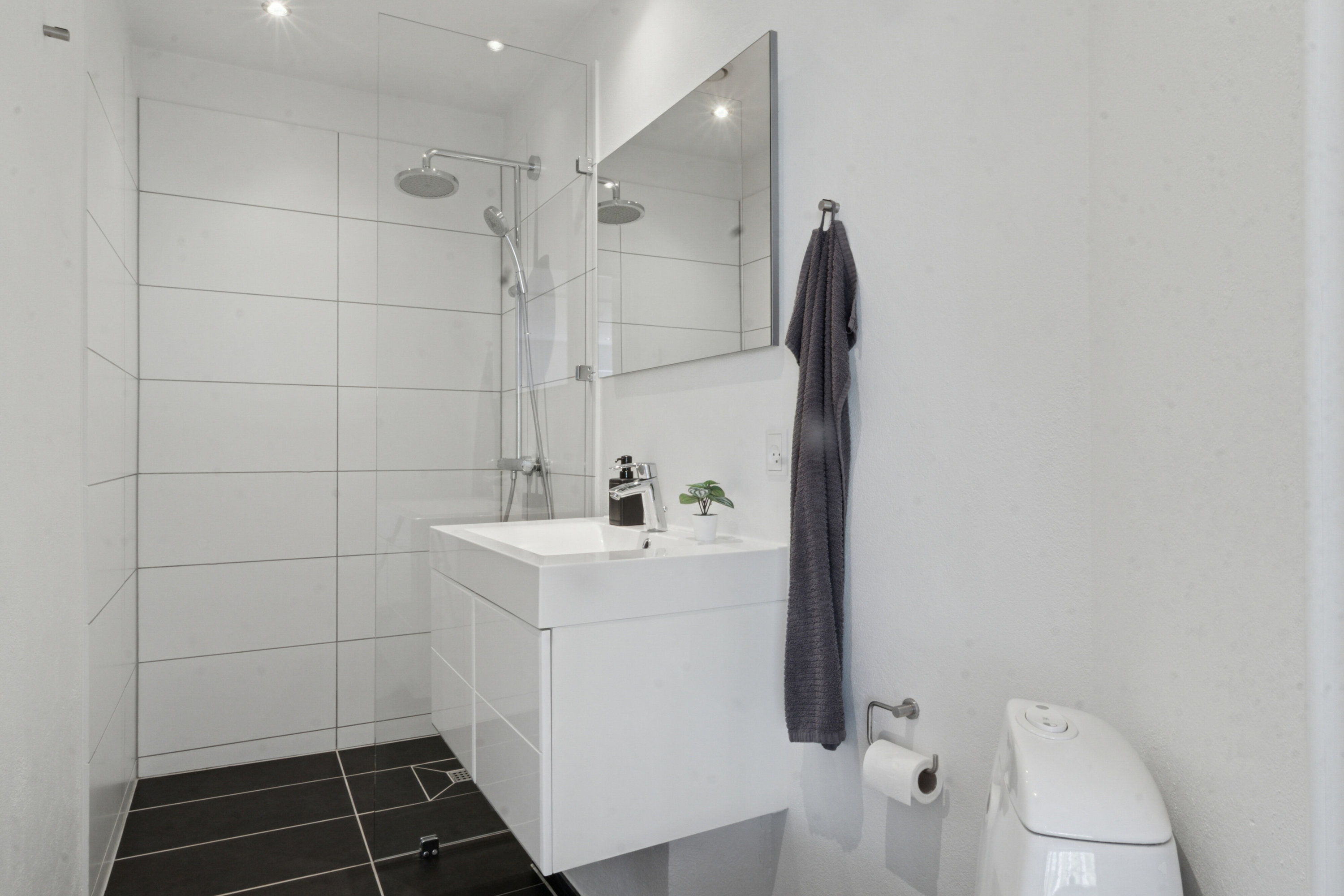 Fremhævet badeværelse billede i fuldskærmstilstand. Billede af Holmegårdsvej 41, 8270 Højbjerg