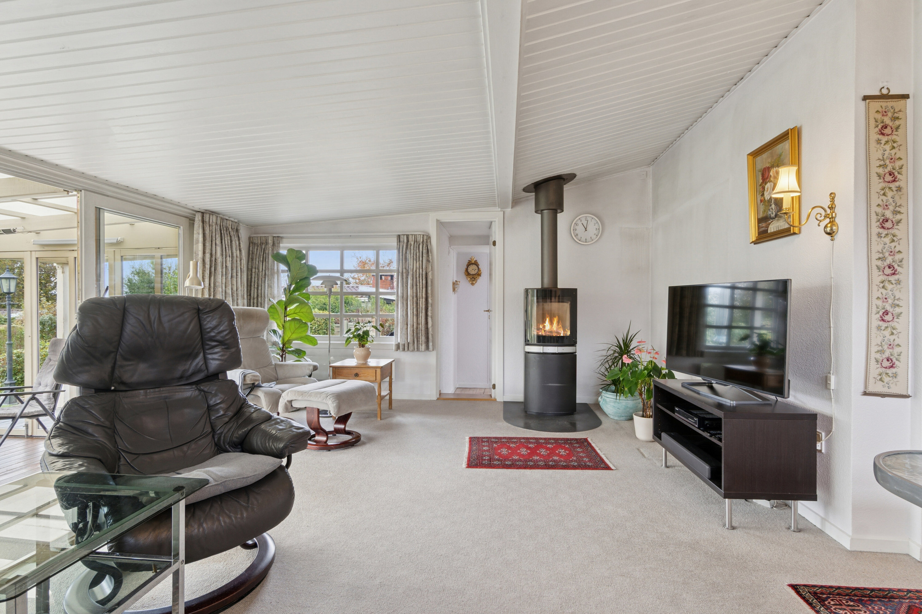 Fremhævet stue billede i fuldskærmstilstand. Billede af Skovbirkvej 9, Ølsted Nordstrand, 3310 Ølsted