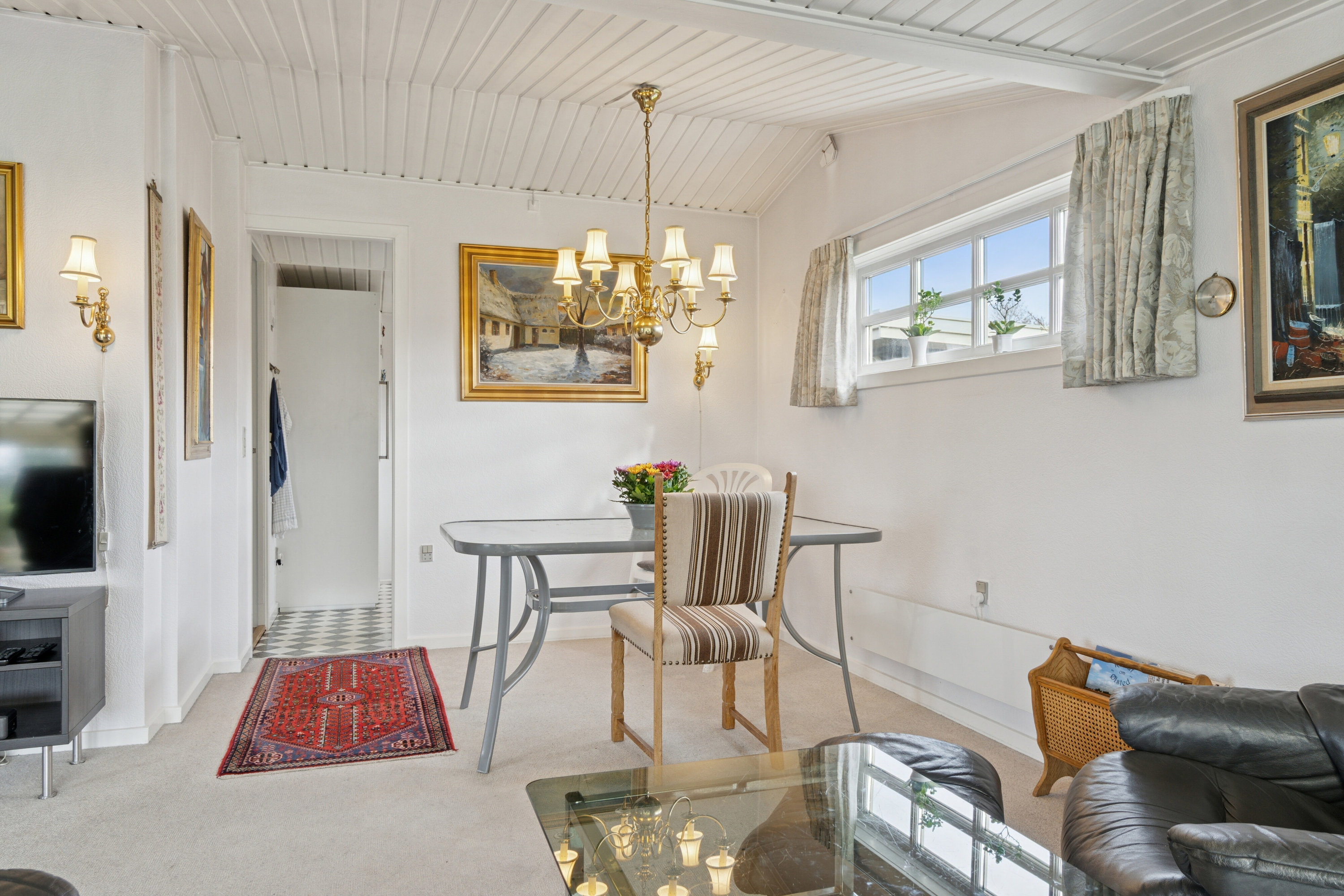 Fremhævet stue billede i fuldskærmstilstand. Billede af Skovbirkvej 9, Ølsted Nordstrand, 3310 Ølsted