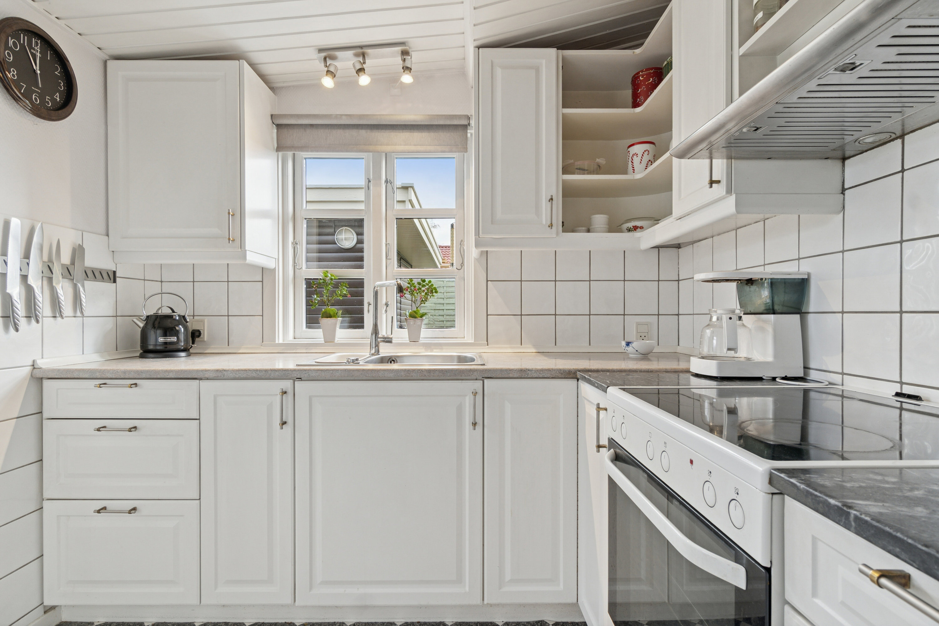 Fremhævet køkken billede i fuldskærmstilstand. Billede af Skovbirkvej 9, Ølsted Nordstrand, 3310 Ølsted