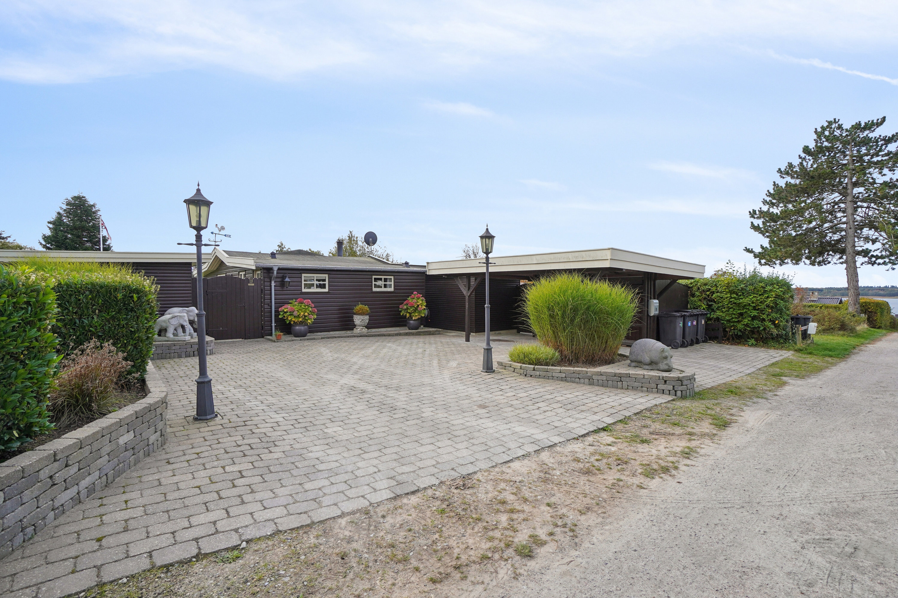 Fremhævet set fra vejen billede i fuldskærmstilstand. Billede af Skovbirkvej 9, Ølsted Nordstrand, 3310 Ølsted