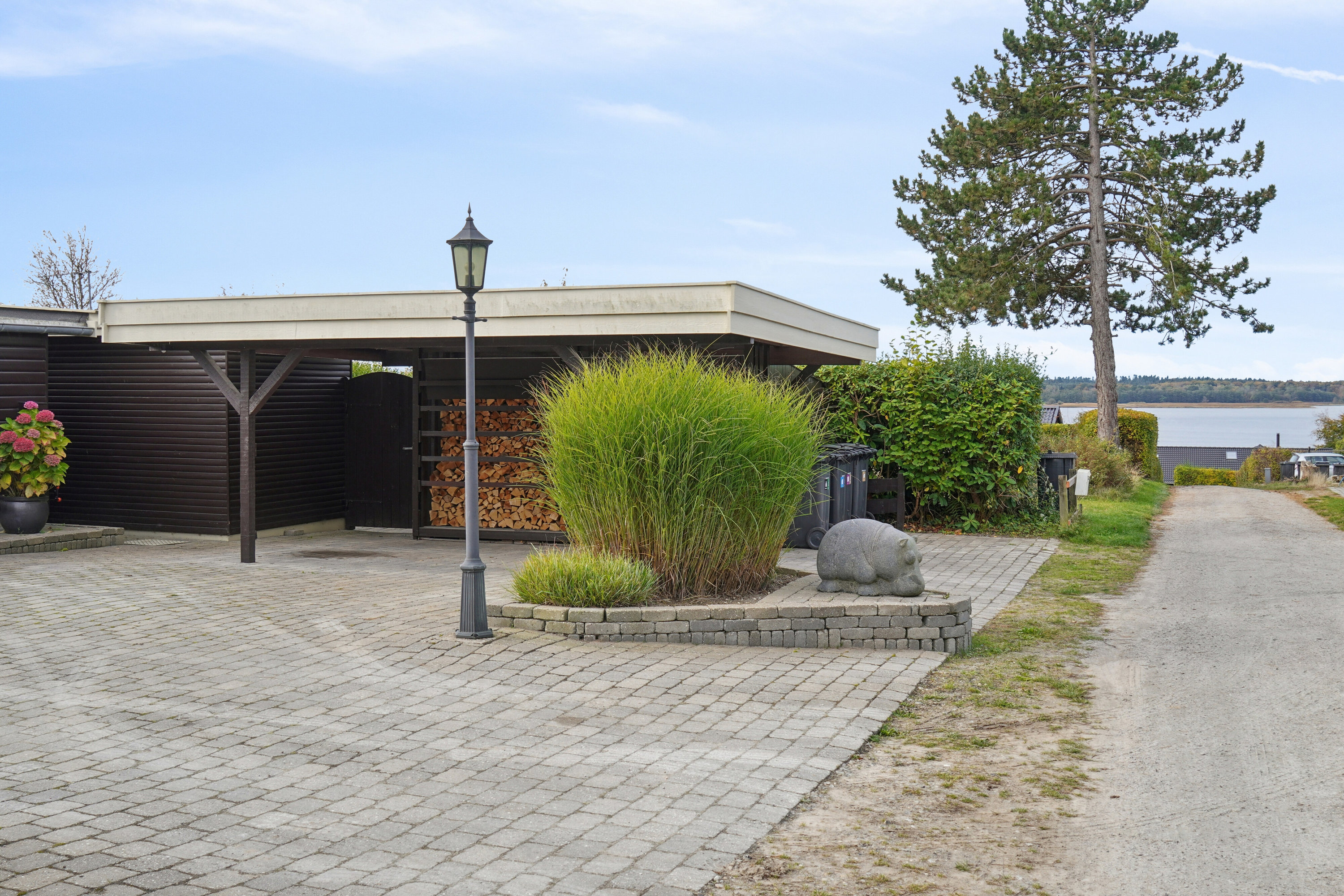 Fremhævet set fra vejen billede i fuldskærmstilstand. Billede af Skovbirkvej 9, Ølsted Nordstrand, 3310 Ølsted