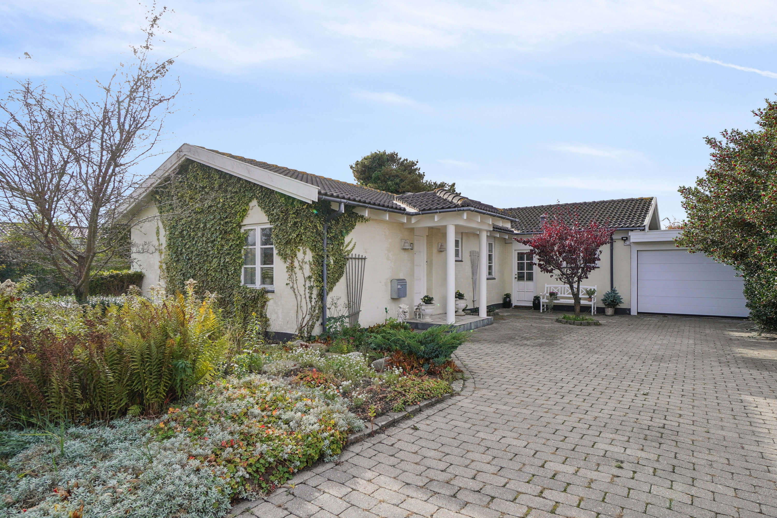 Fremhævet set fra vejen billede i fuldskærmstilstand. Billede af Aavej 4, 3300 Frederiksværk