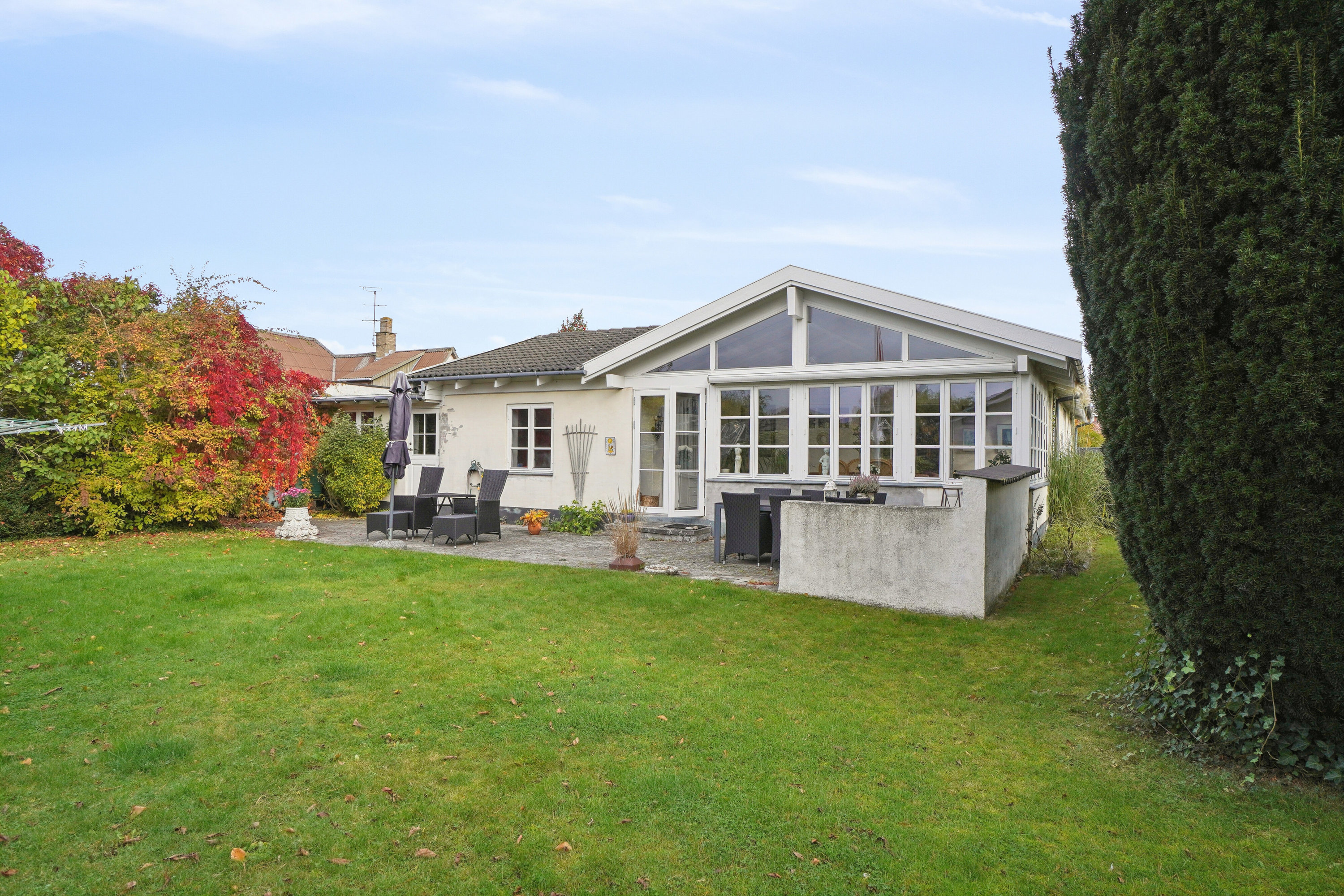 Fremhævet set fra haven billede i fuldskærmstilstand. Billede af Aavej 4, 3300 Frederiksværk