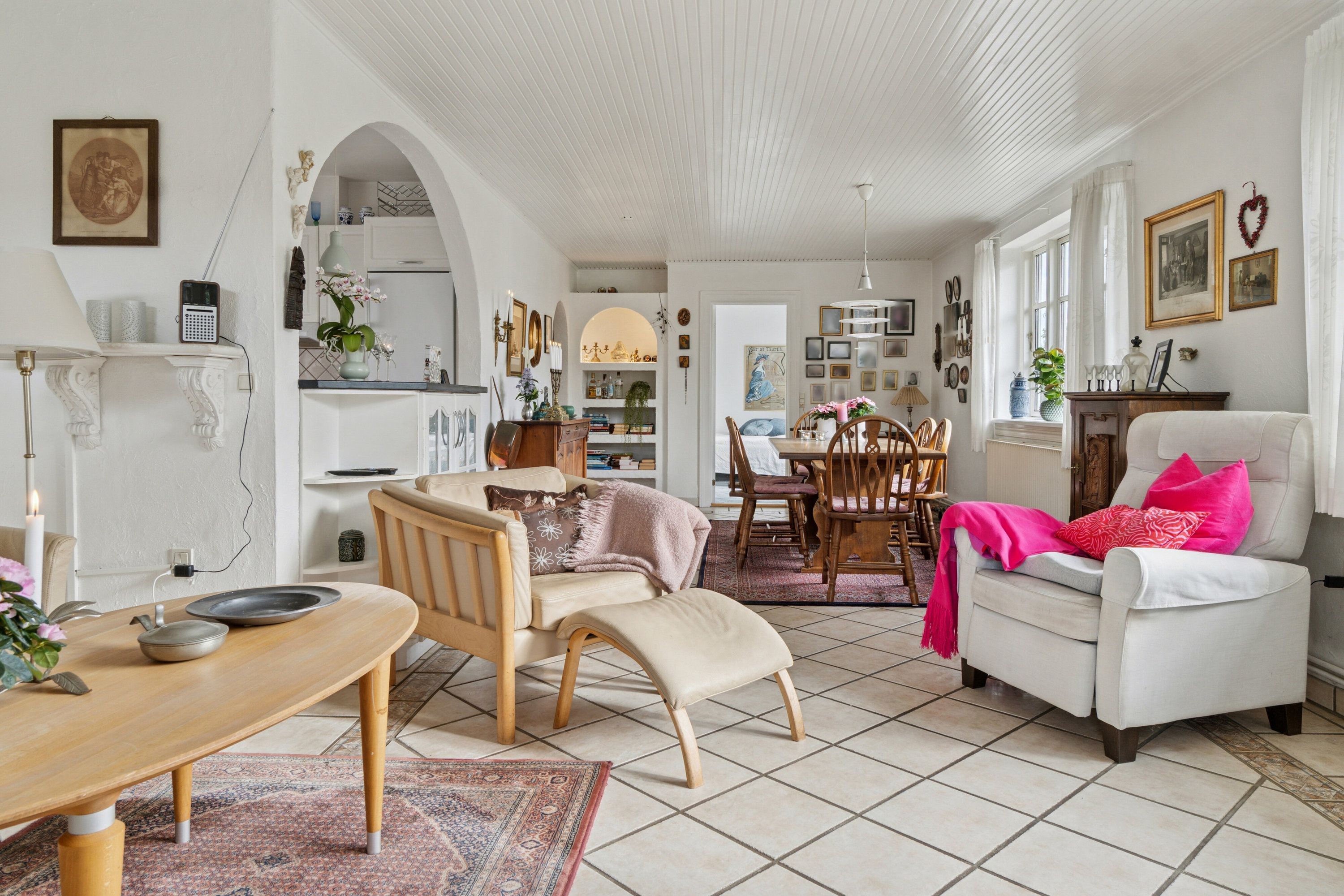 Fremhævet stue billede i fuldskærmstilstand. Billede af Aavej 4, 3300 Frederiksværk