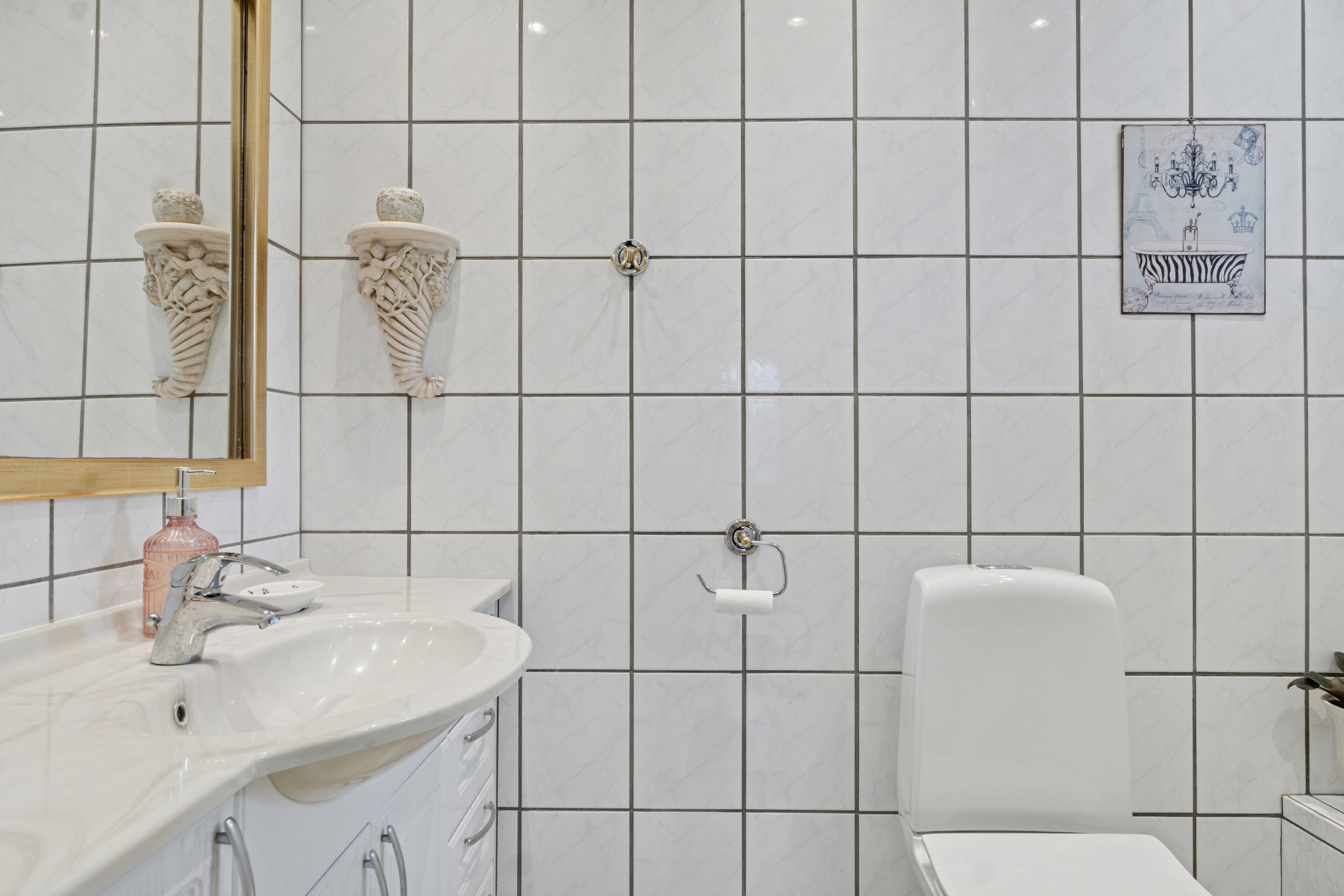 Fremhævet badeværelse billede i fuldskærmstilstand. Billede af Aavej 4, 3300 Frederiksværk