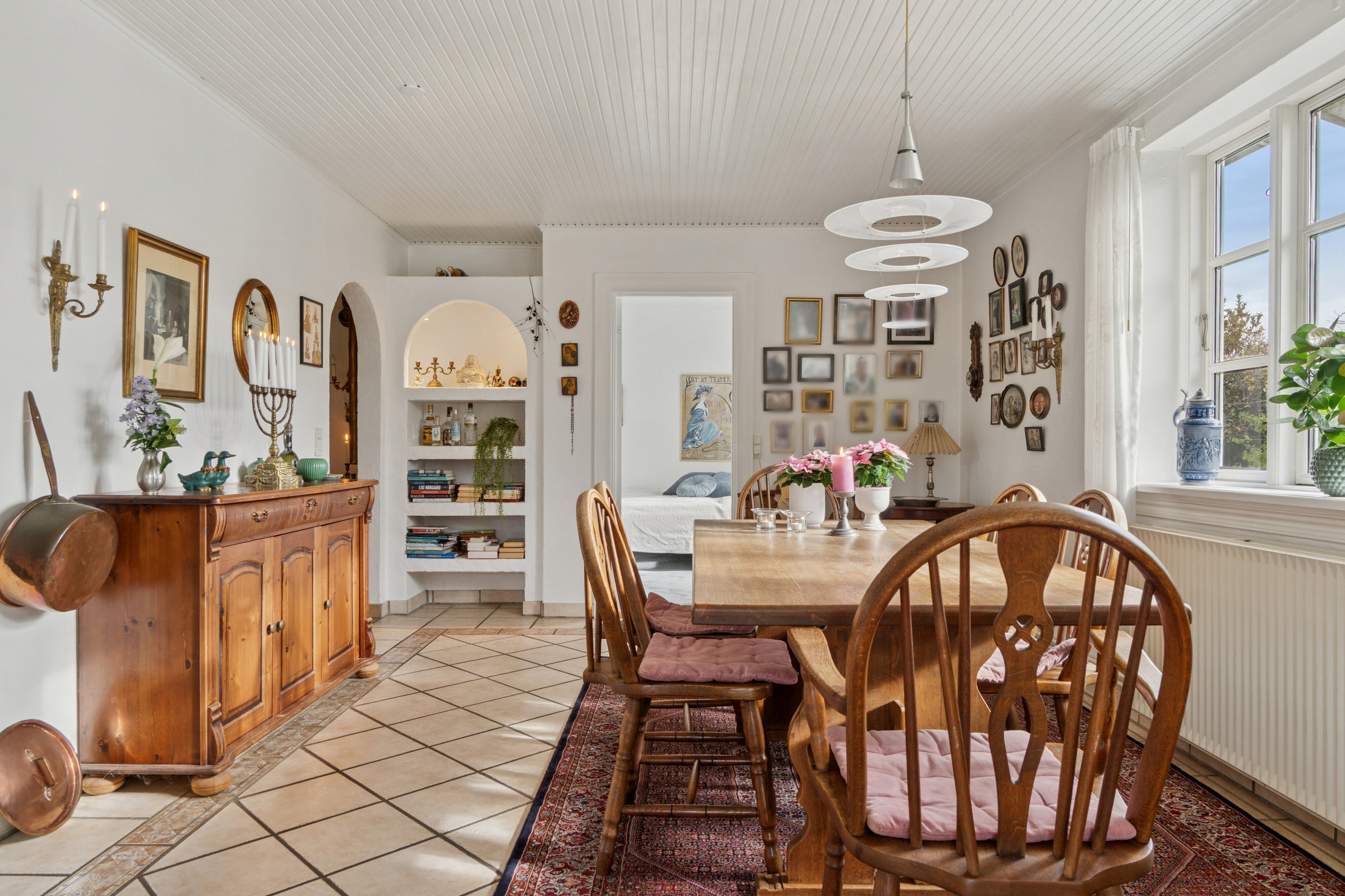 Fremhævet stue billede i fuldskærmstilstand. Billede af Aavej 4, 3300 Frederiksværk