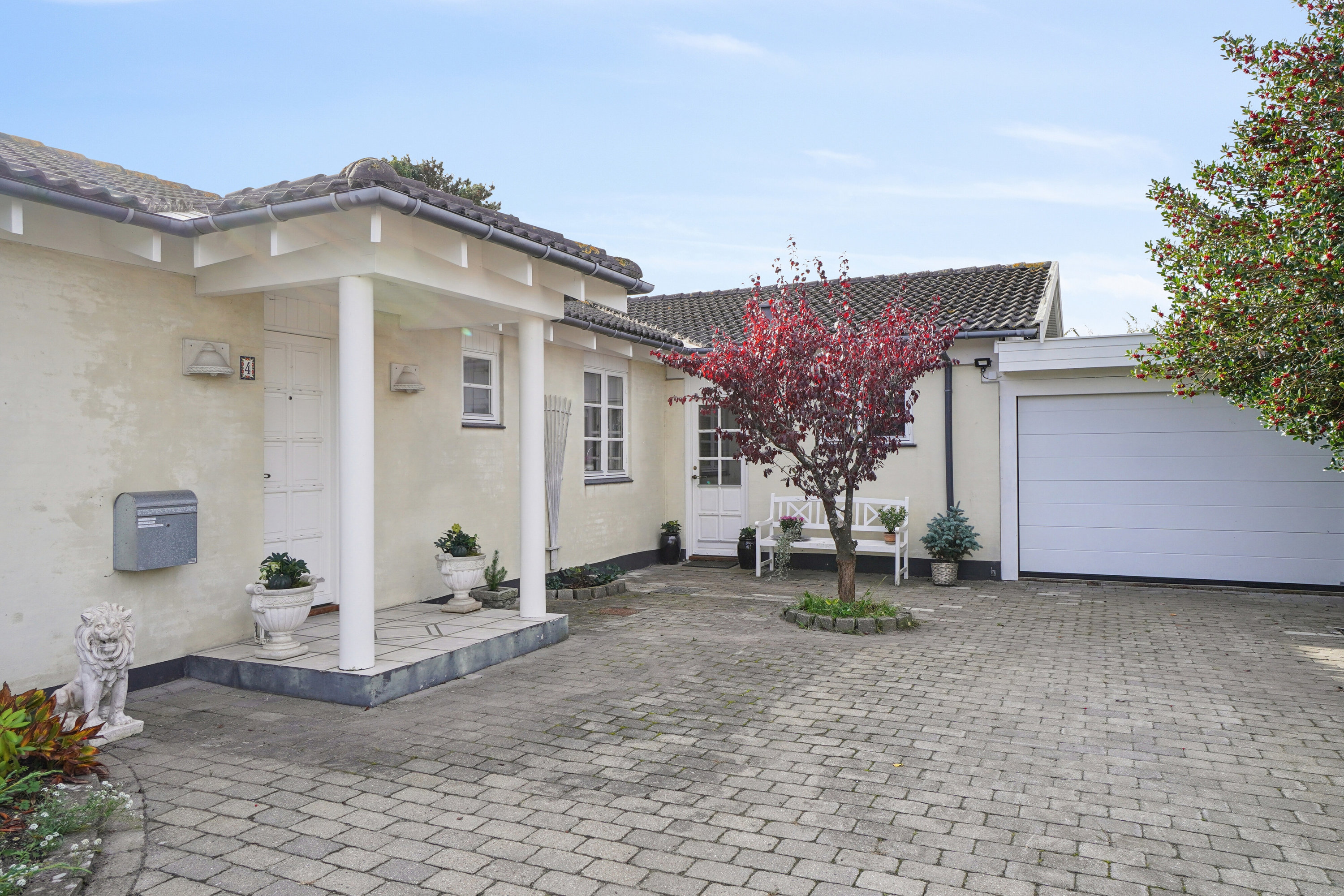 Fremhævet set fra vejen billede i fuldskærmstilstand. Billede af Aavej 4, 3300 Frederiksværk