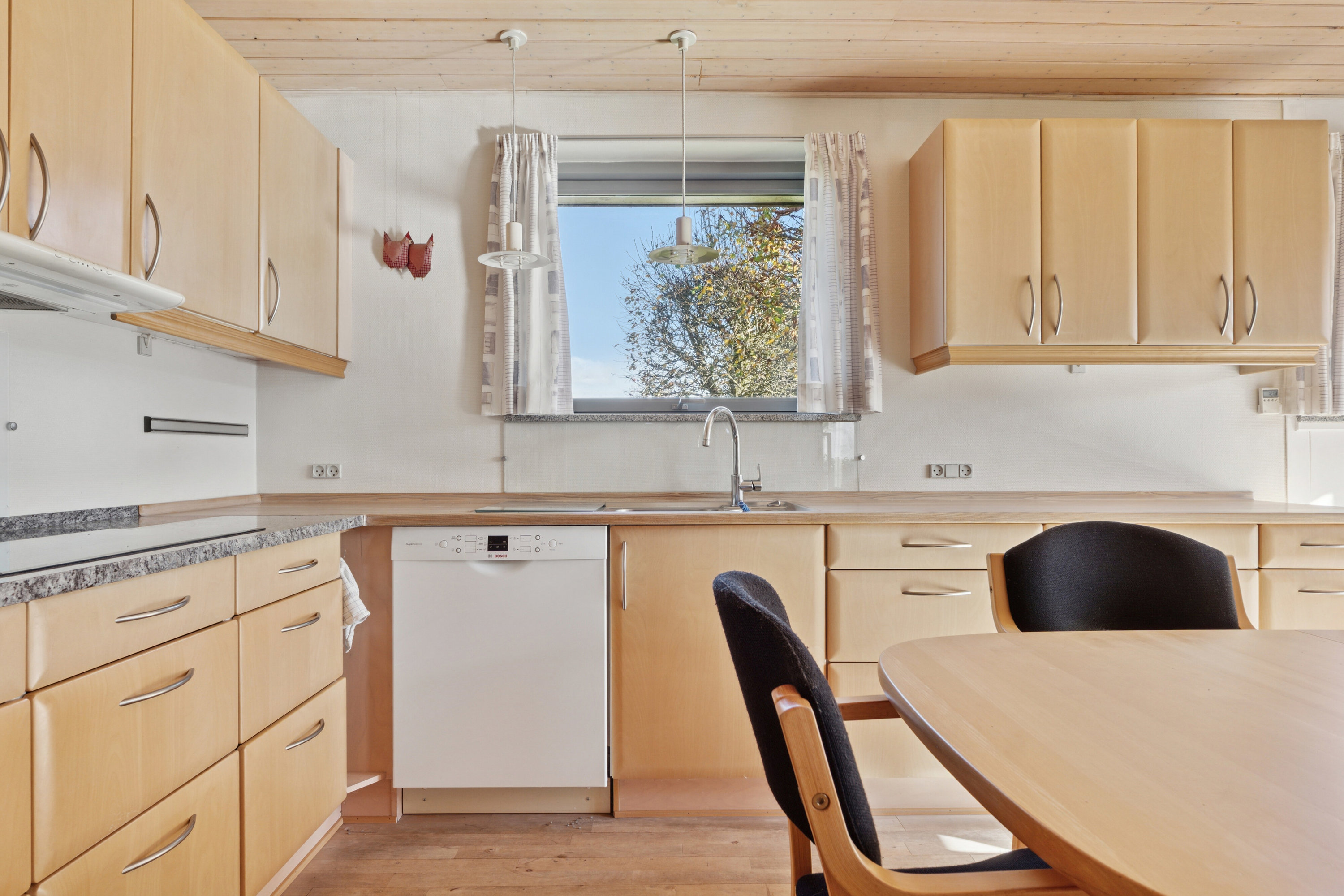 Fremhævet køkken billede i fuldskærmstilstand. Billede af Grønnegade 21+23, Ulbølle, 5762 Vester Skerninge