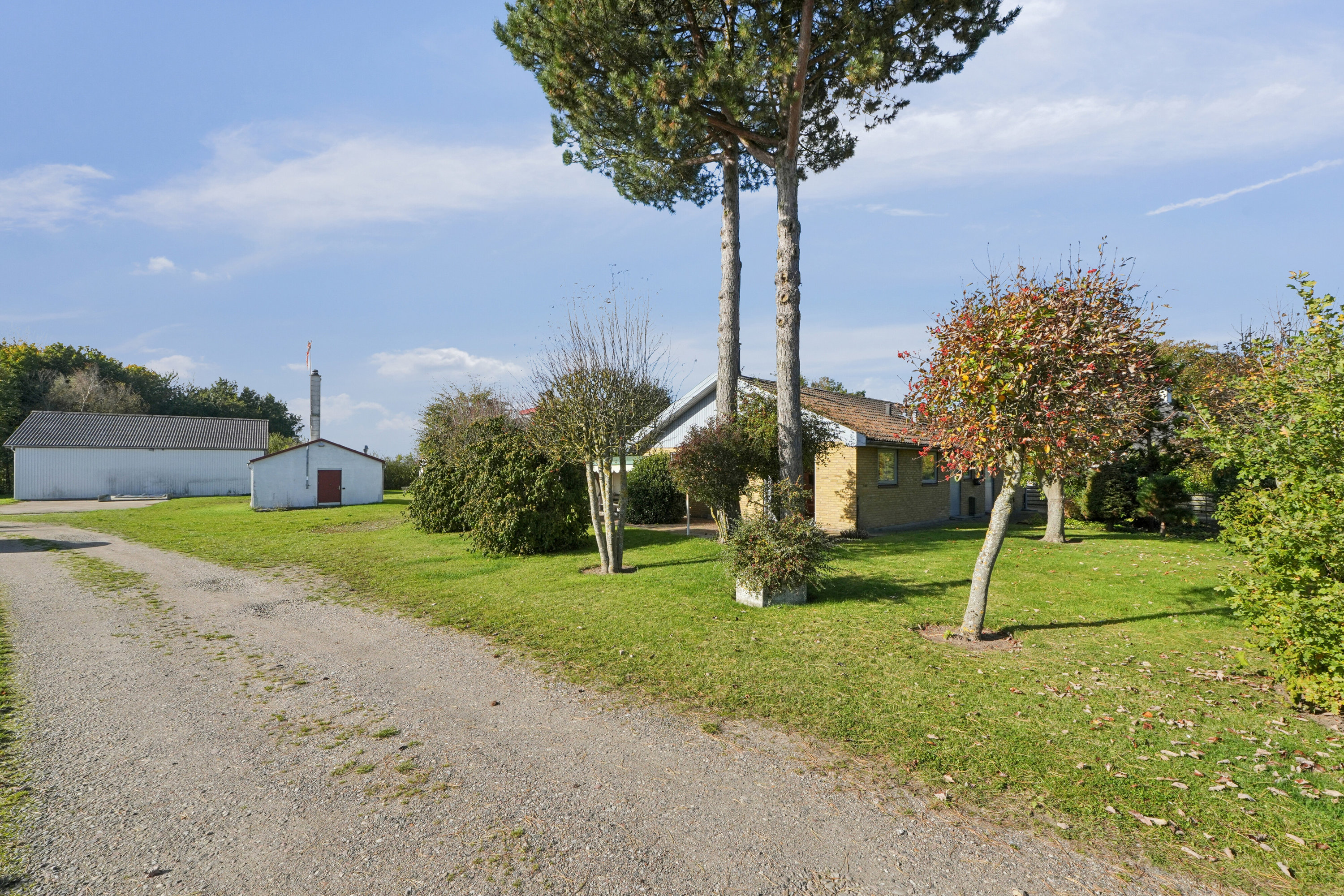 Fremhævet set fra vejen billede i fuldskærmstilstand. Billede af Grønnegade 21+23, Ulbølle, 5762 Vester Skerninge