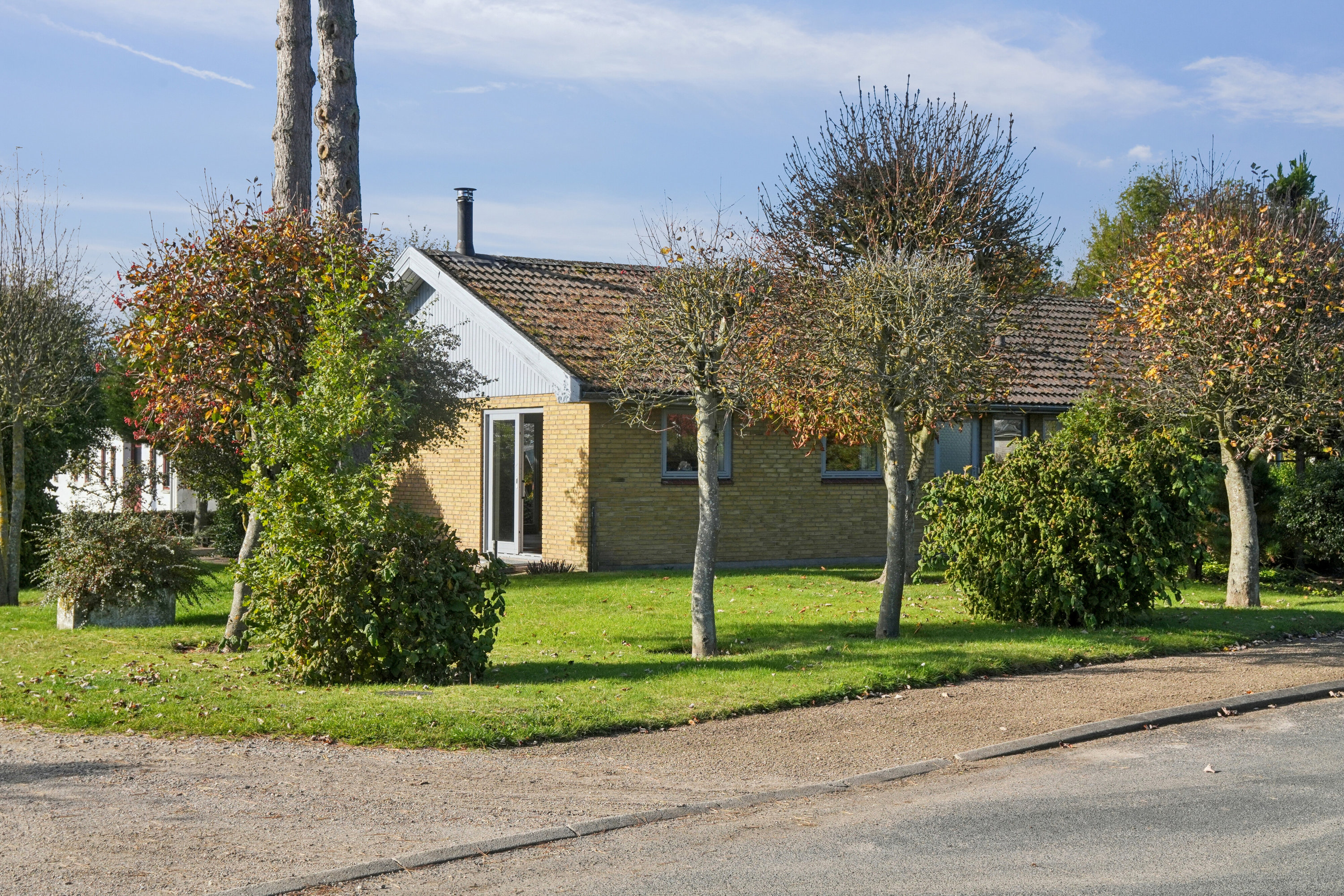 Fremhævet set fra vejen billede i fuldskærmstilstand. Billede af Grønnegade 21+23, Ulbølle, 5762 Vester Skerninge