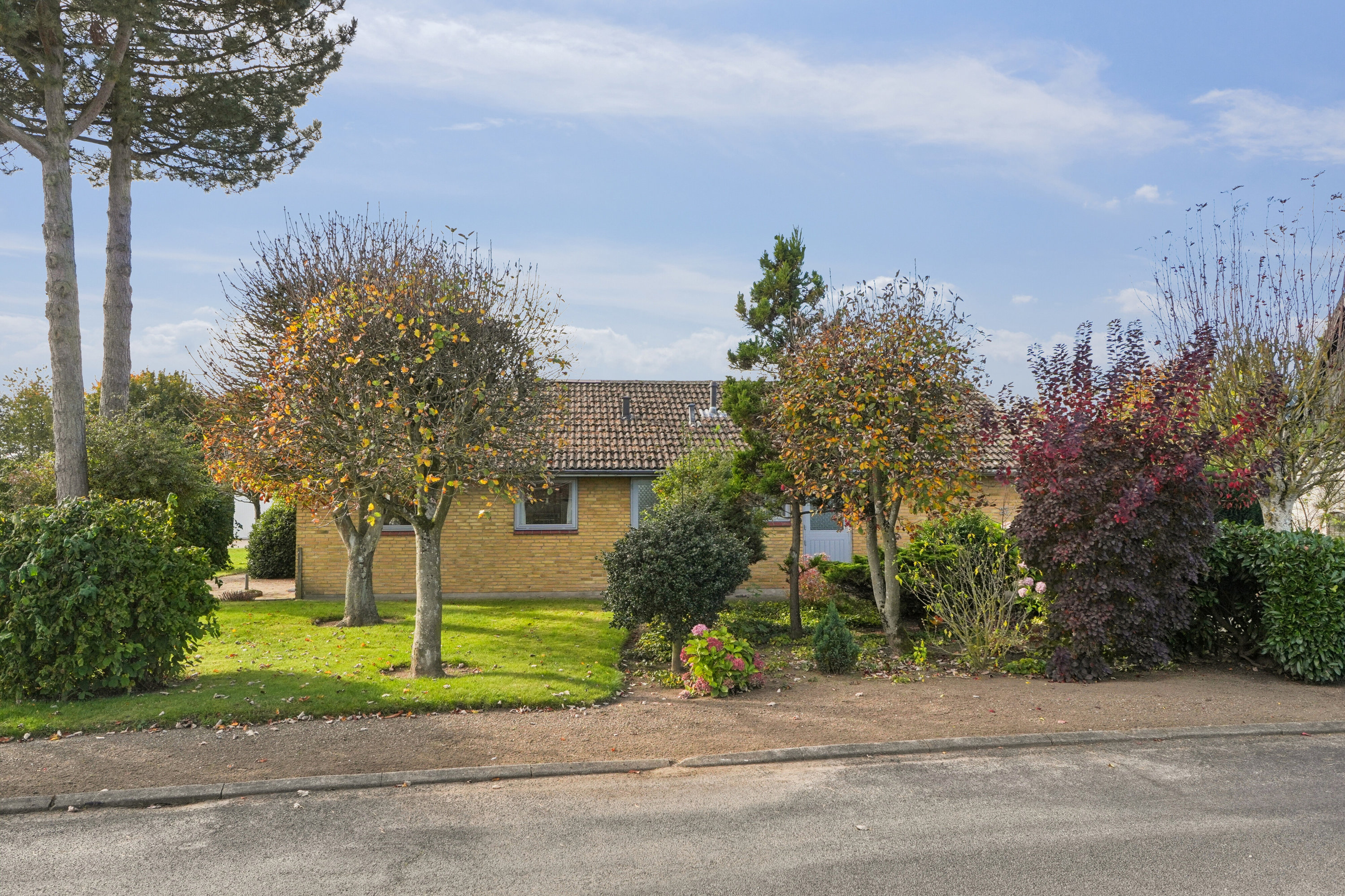 Fremhævet set fra vejen billede i fuldskærmstilstand. Billede af Grønnegade 21+23, Ulbølle, 5762 Vester Skerninge