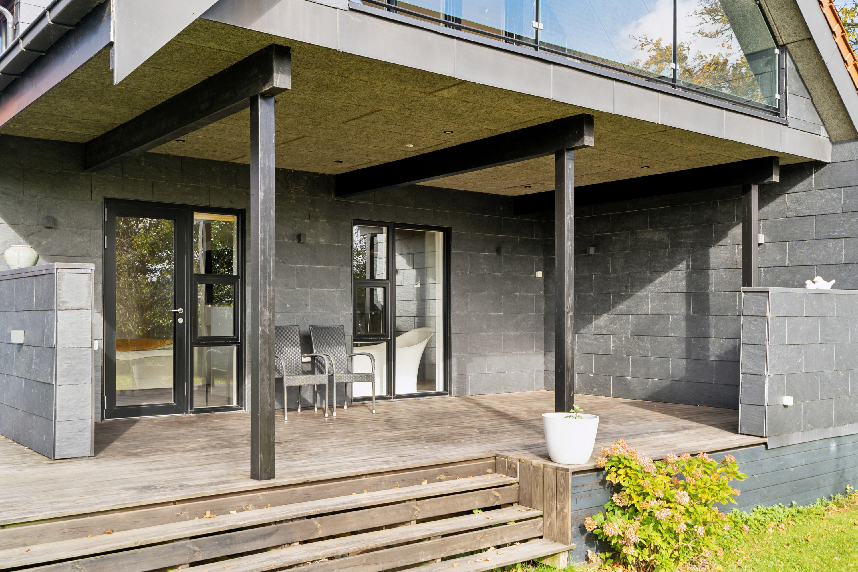 Fremhævet overdækket terrasse billede i fuldskærmstilstand. Billede af Søvangsvej 15, Revninge, 5300 Kerteminde