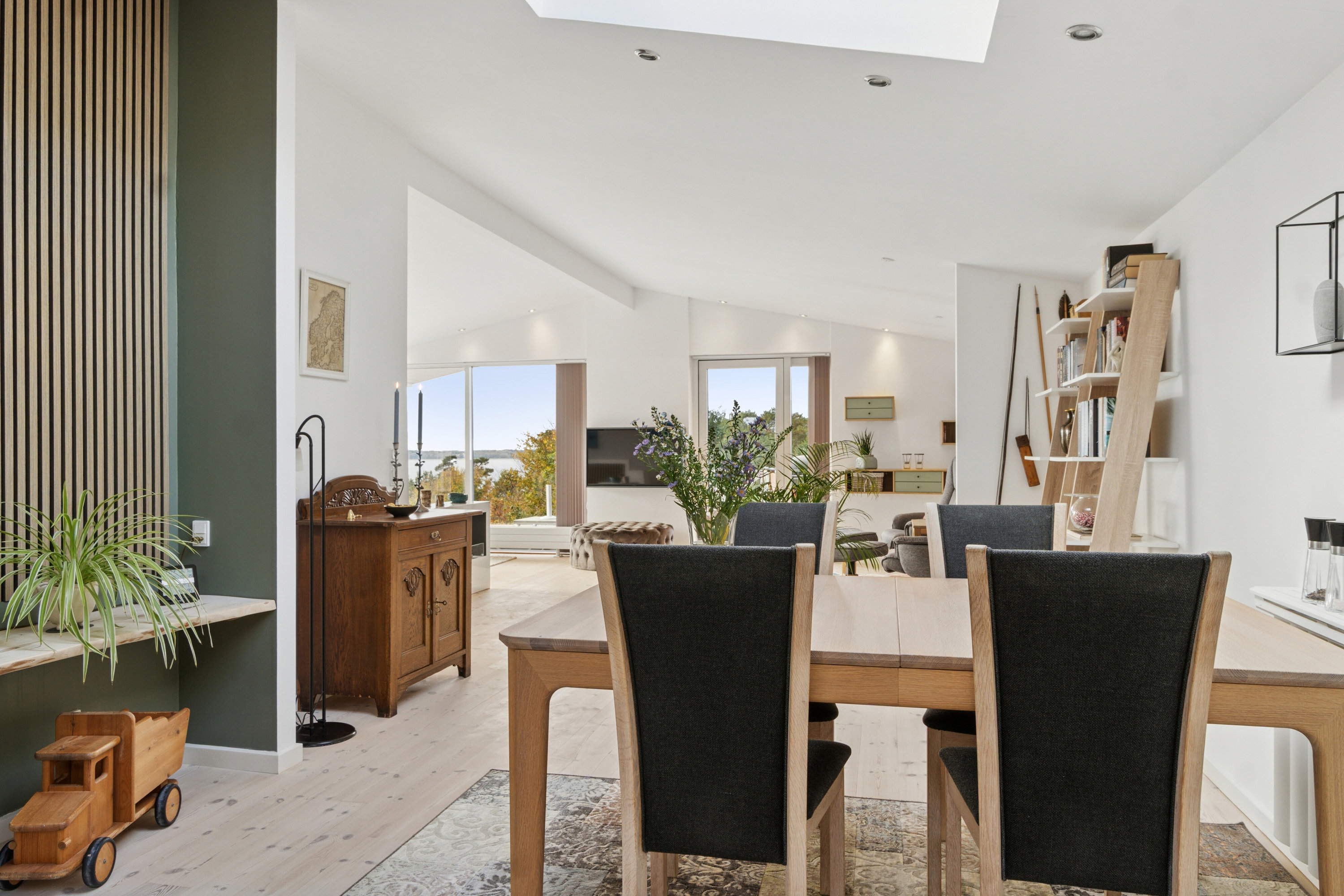 Fremhævet stue billede i fuldskærmstilstand. Billede af Spurvebakken 5, Kregme, 3300 Frederiksværk