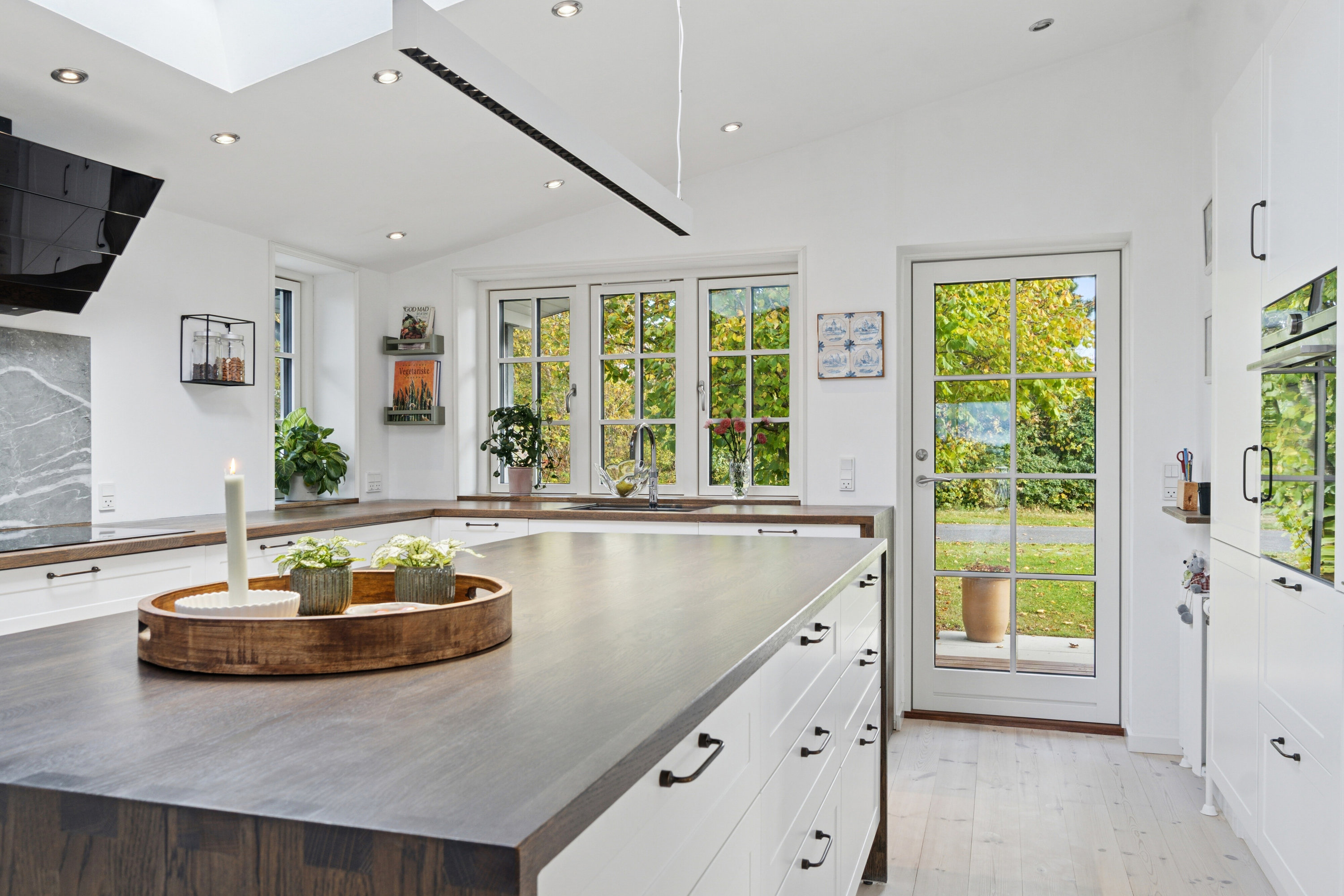 Fremhævet køkken billede i fuldskærmstilstand. Billede af Spurvebakken 5, Kregme, 3300 Frederiksværk