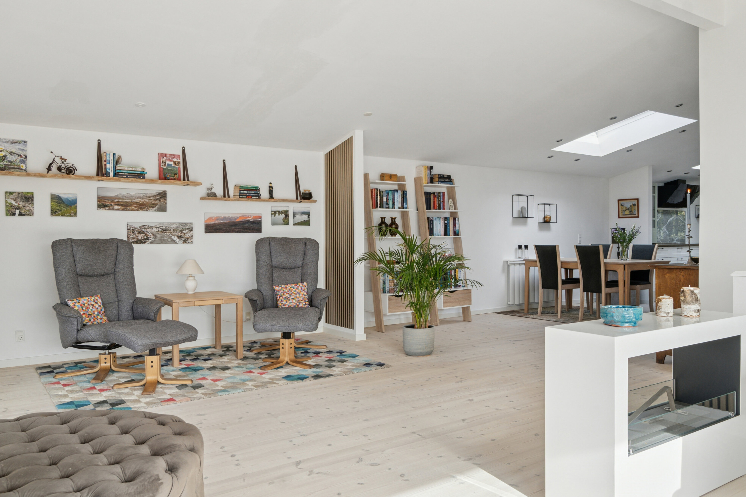 Fremhævet stue billede i fuldskærmstilstand. Billede af Spurvebakken 5, Kregme, 3300 Frederiksværk