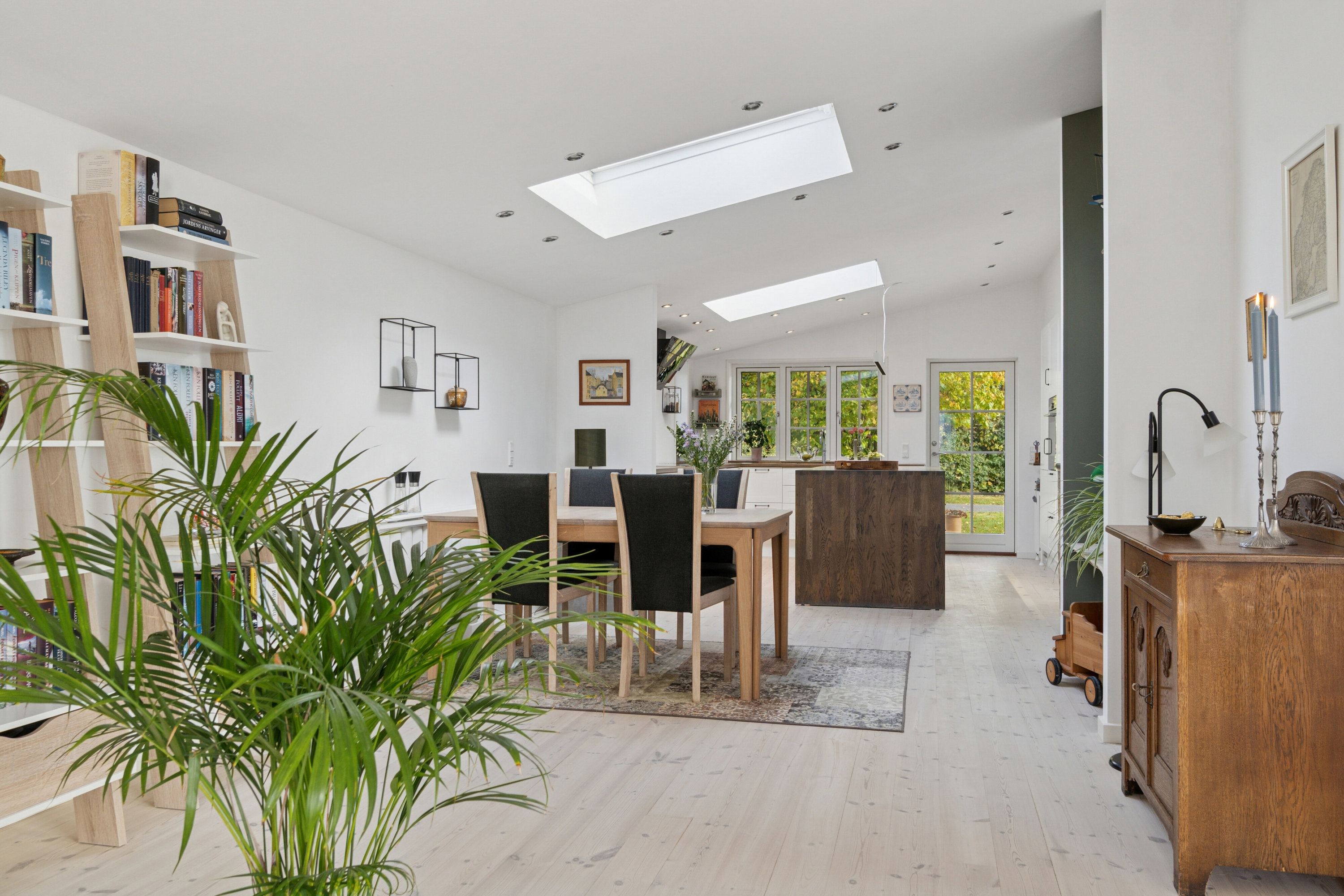 Fremhævet stue billede i fuldskærmstilstand. Billede af Spurvebakken 5, Kregme, 3300 Frederiksværk