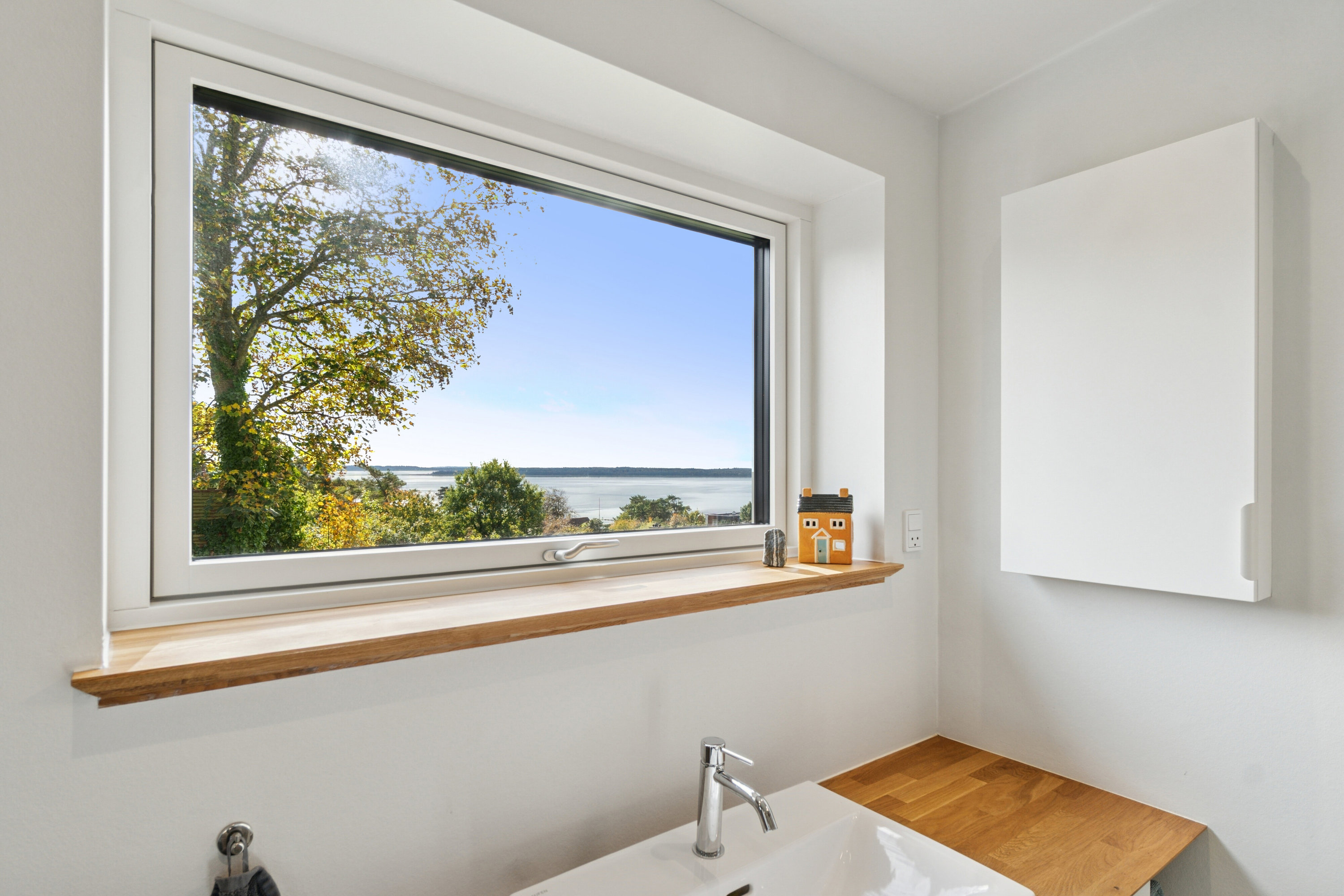 Fremhævet badeværelse billede i fuldskærmstilstand. Billede af Spurvebakken 5, Kregme, 3300 Frederiksværk