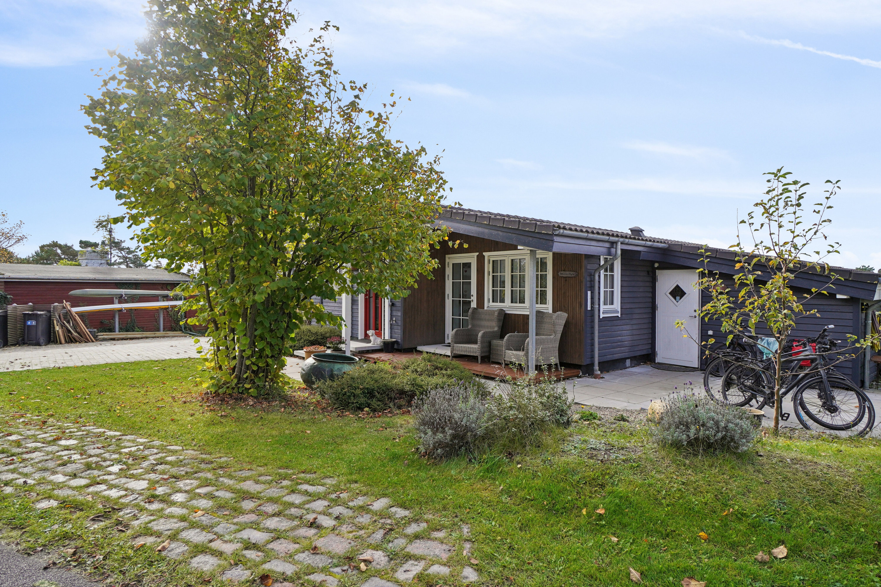 Fremhævet set fra vejen billede i fuldskærmstilstand. Billede af Spurvebakken 5, Kregme, 3300 Frederiksværk