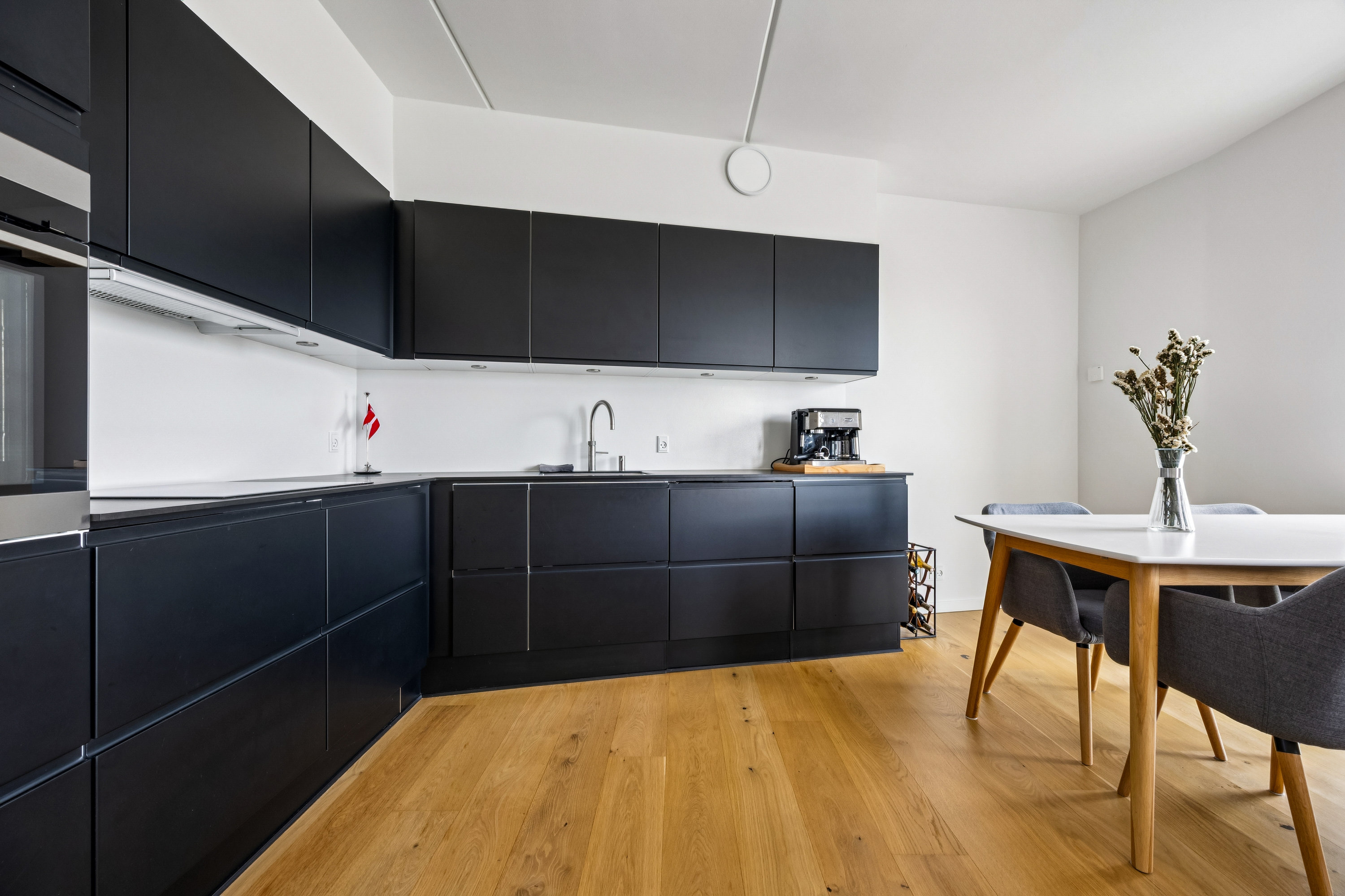 Fremhævet køkken billede i fuldskærmstilstand. Billede af Søndre Badevej 4E, 1. tv., 4600 Køge