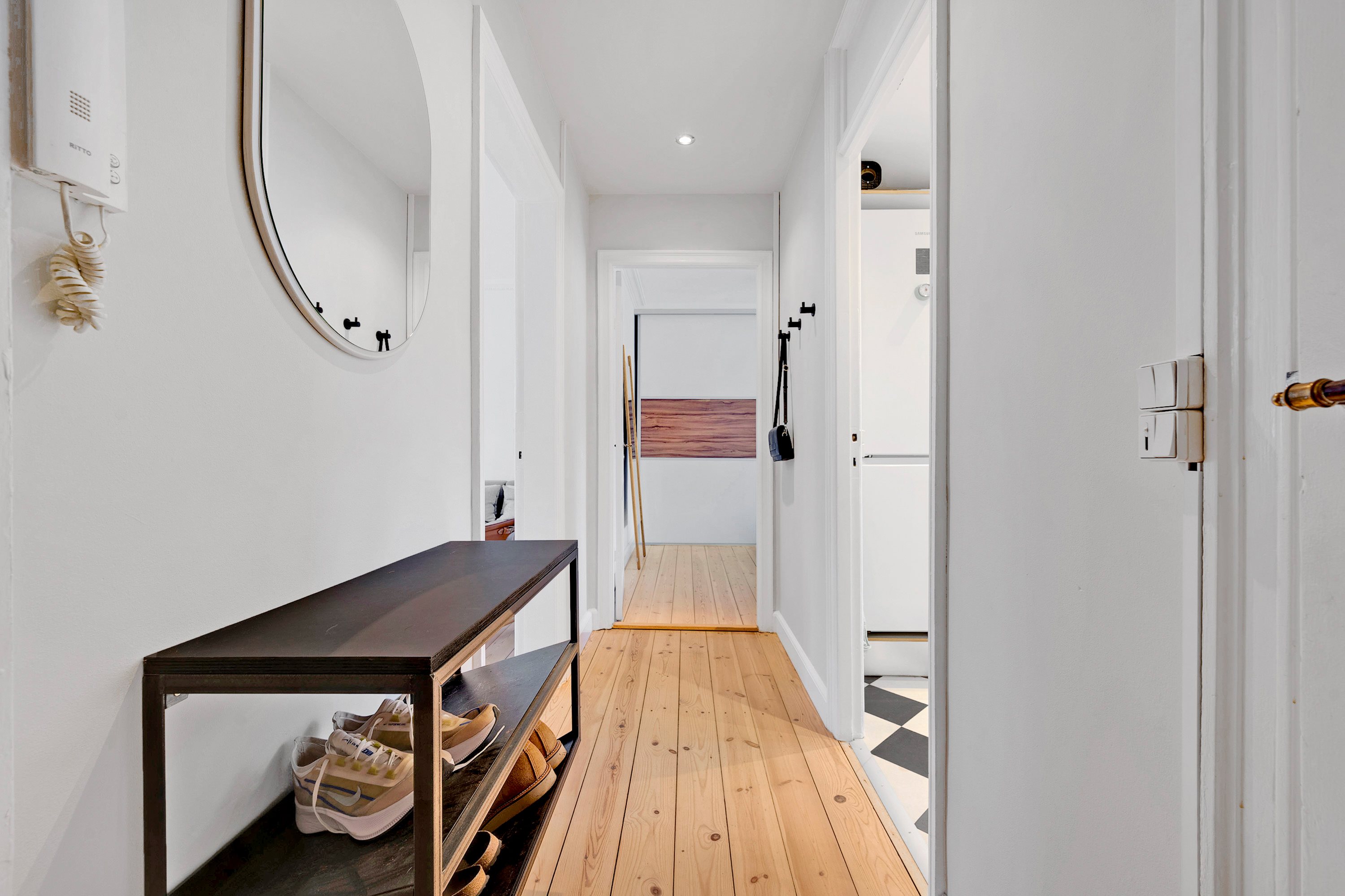 Fremhævet entré billede i fuldskærmstilstand. Billede af Otto Mallings Gade 2, 4. tv., 2100 København Ø